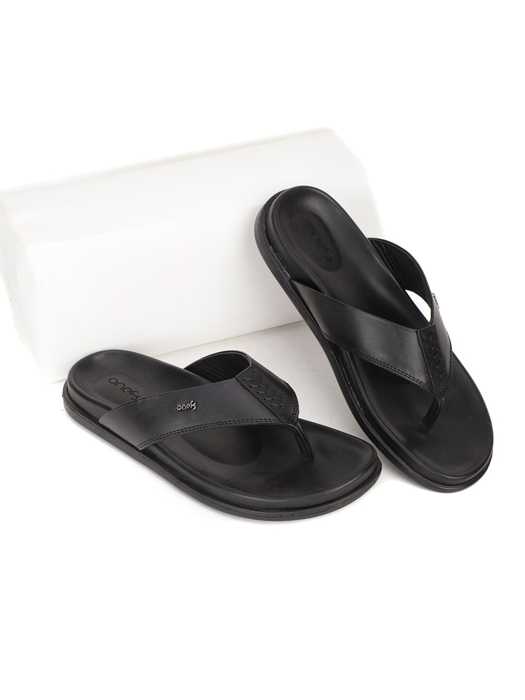 

One8 Select By Virat Kohli Men Comfort Slippers, Black