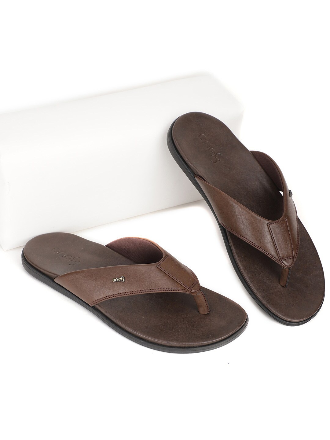 

One8 Select By Virat Kohli Men Comfort Slippers, Coffee brown