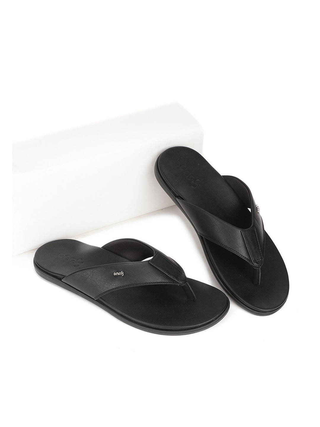 

One8 Select By Virat Kohli Men Leather Slippers, Black