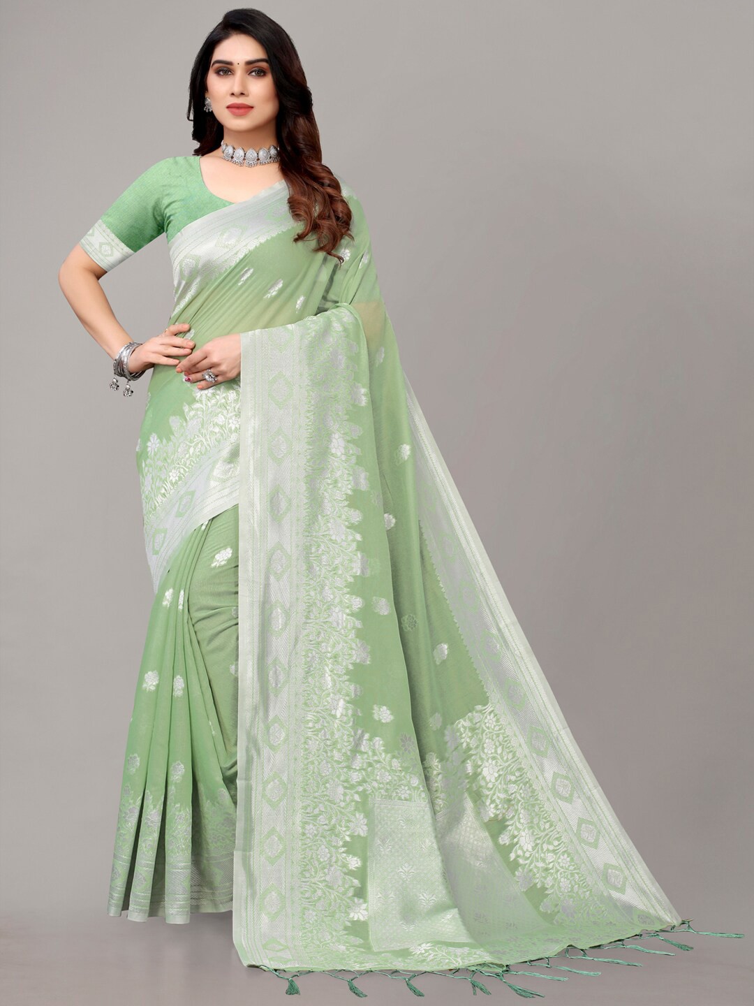 

AYKA CLOTHINGS Green & Silver-Toned Woven Design Banarasi Saree
