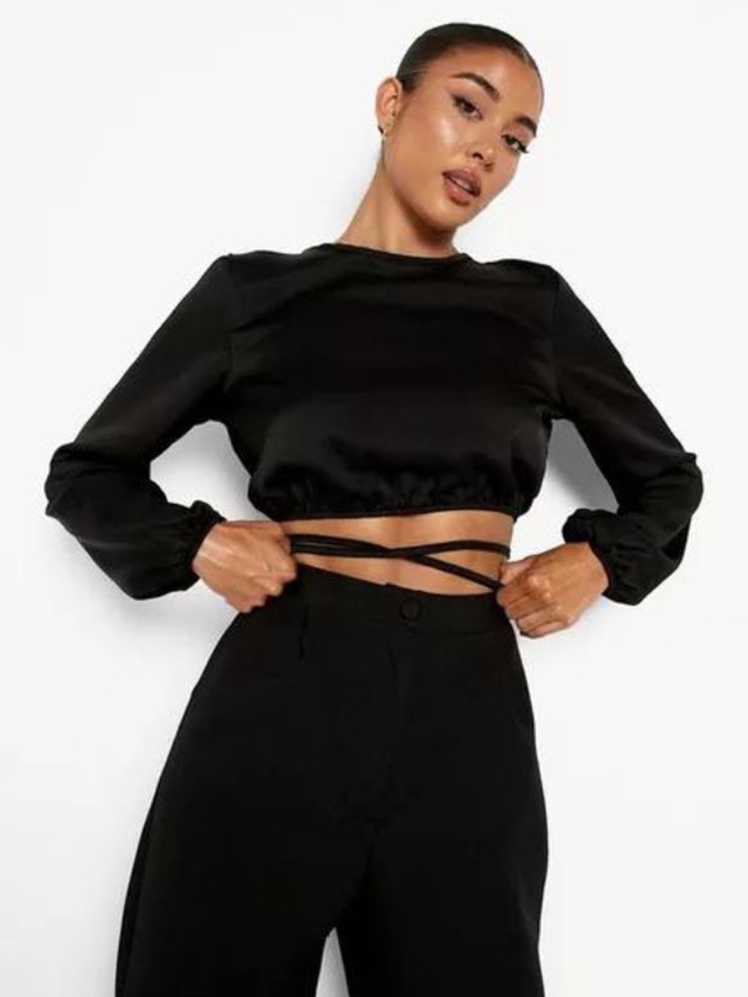 

La Aimee Black Long Sleeves Crop Top