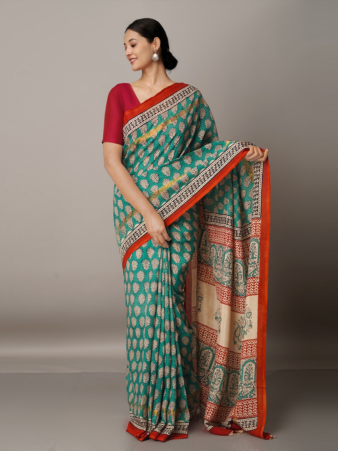 

Unnati Silks Green & Gold-Toned Floral Silk Blend Bagru Saree