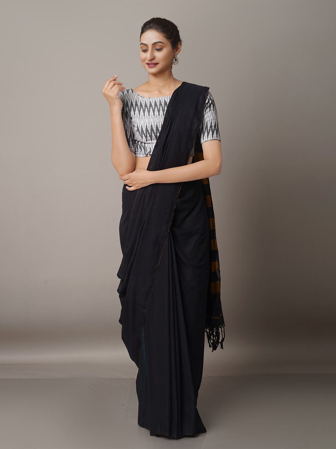 

Unnati Silks Black & Brown Pure Cotton Narayan Peth Pure Cotton Saree