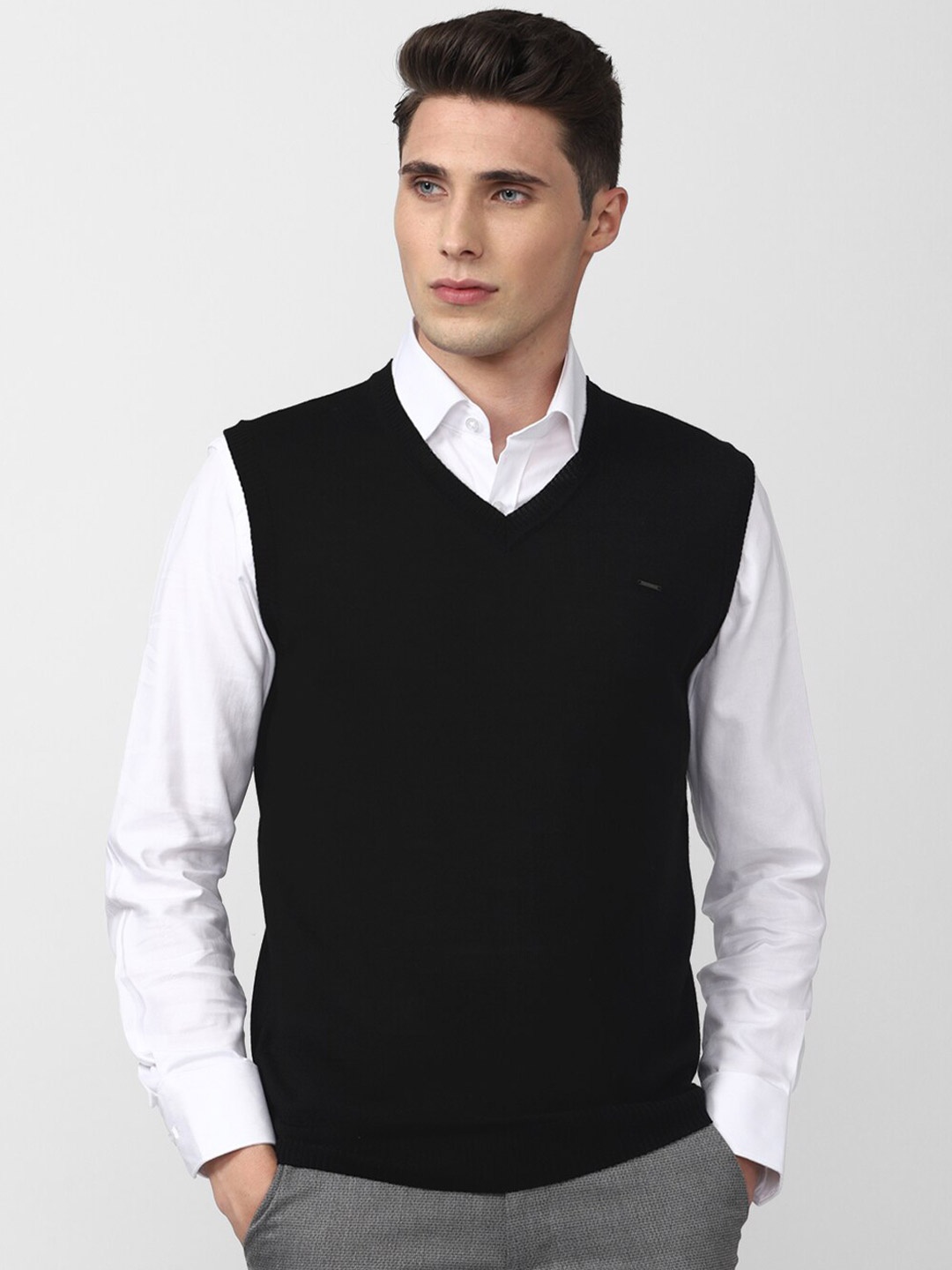 

Van Heusen Men Black Sweater Vest