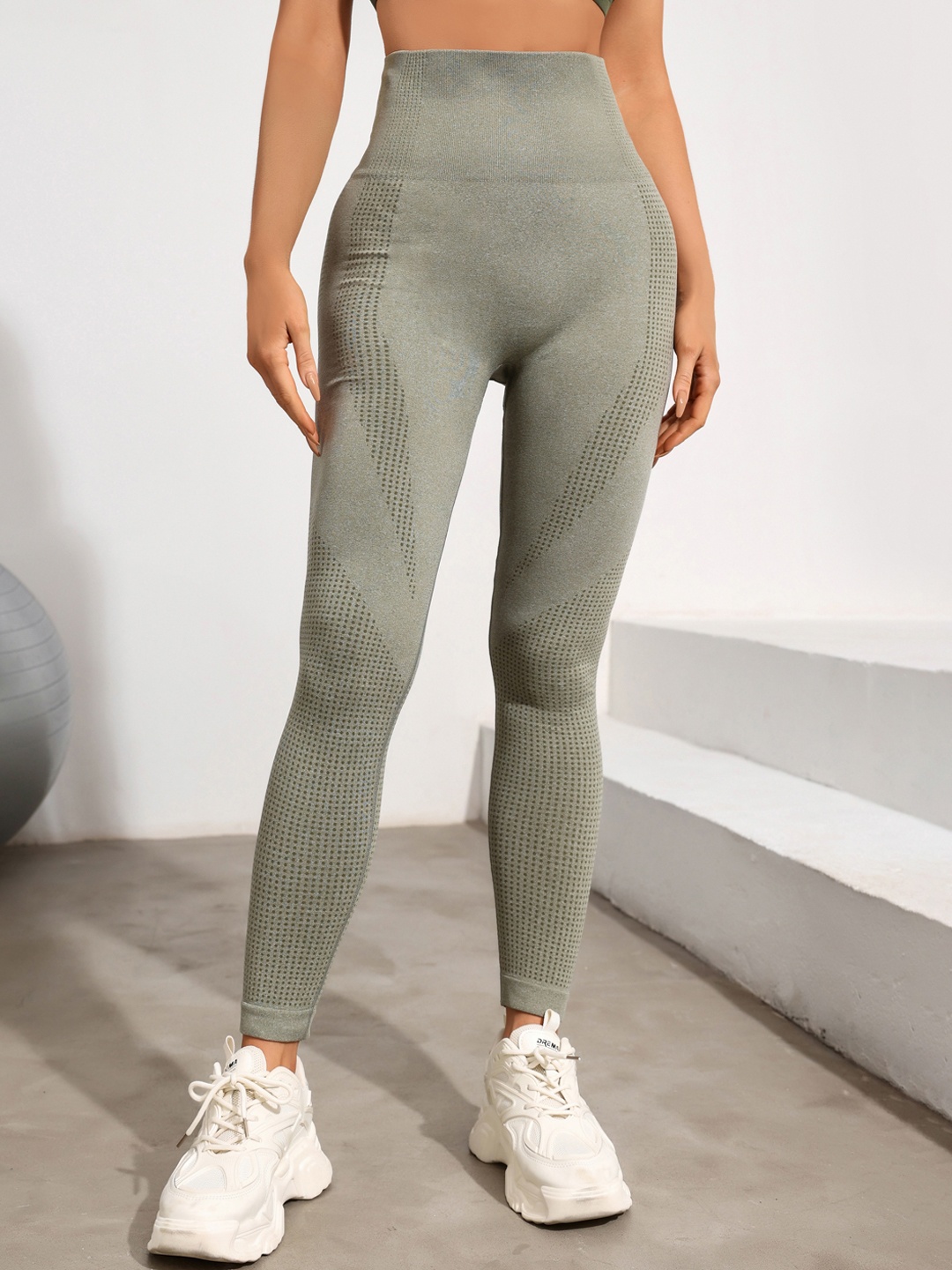 

URBANIC Women Solid Gym Tights, Olive