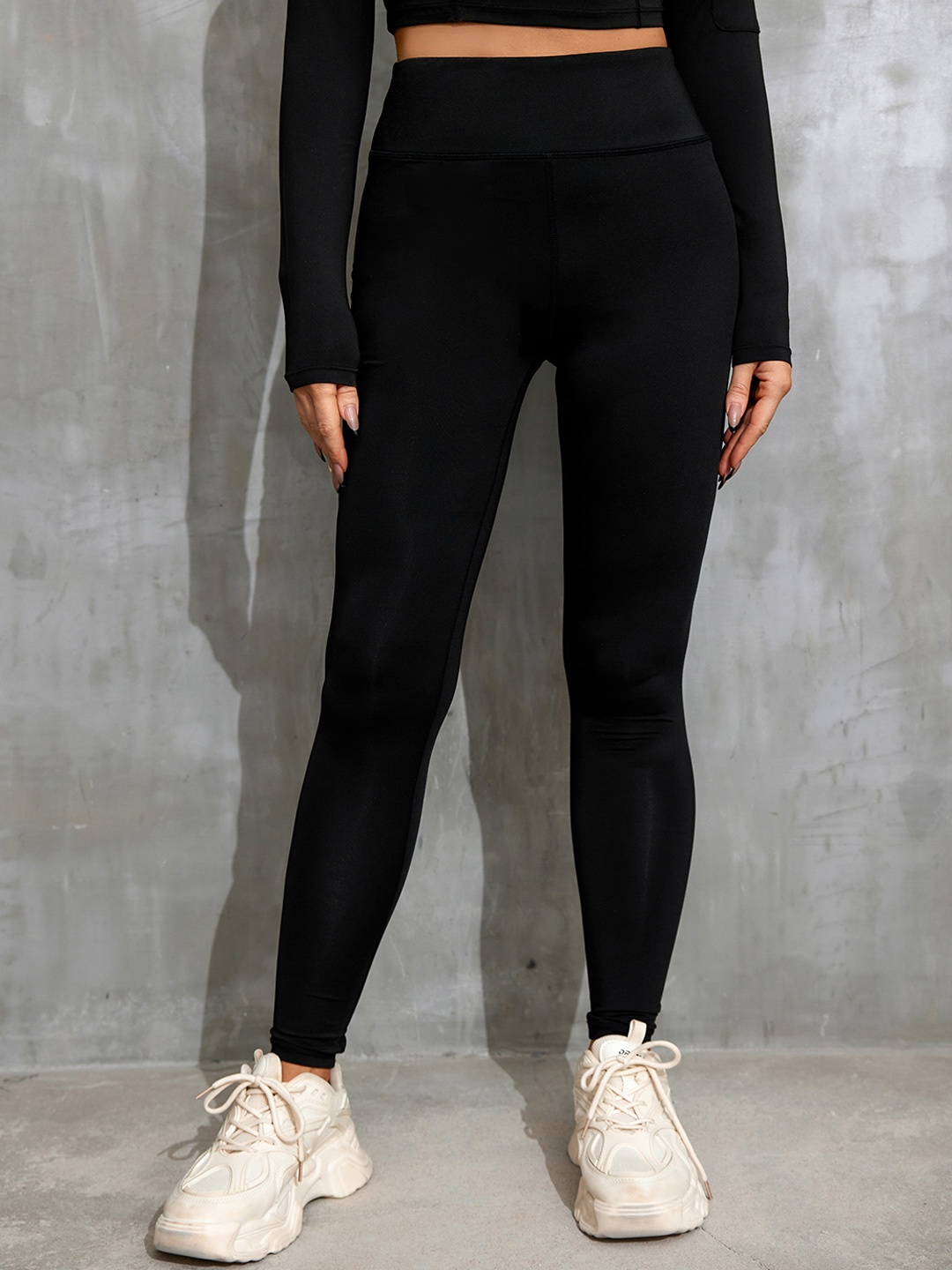 

URBANIC Women Solid Tights, Black