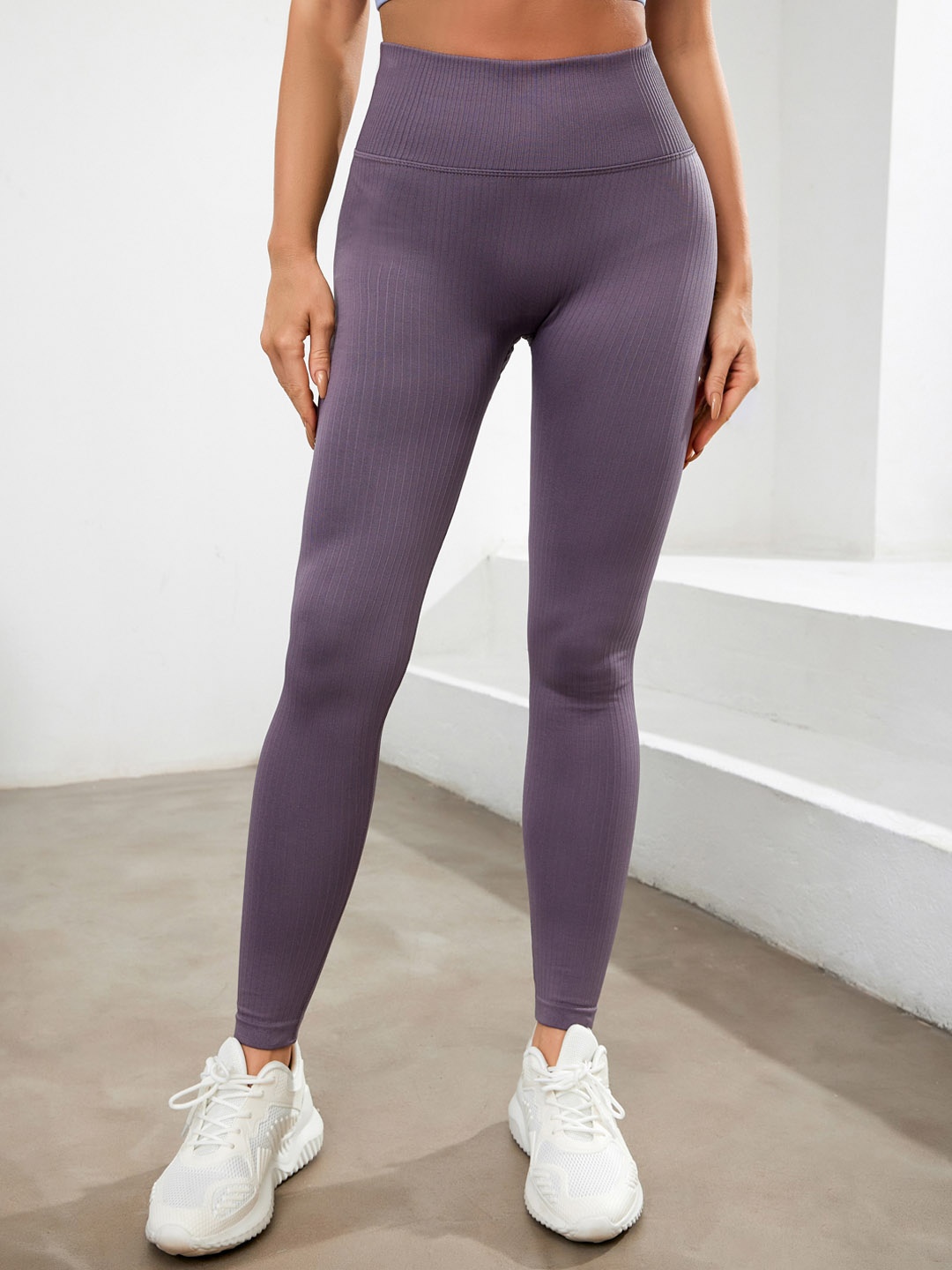 

URBANIC Women Textured Ankle Length Training & Gym Tights, Purple