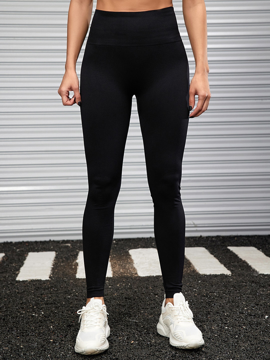 

URBANIC Women Solid Tights, Black