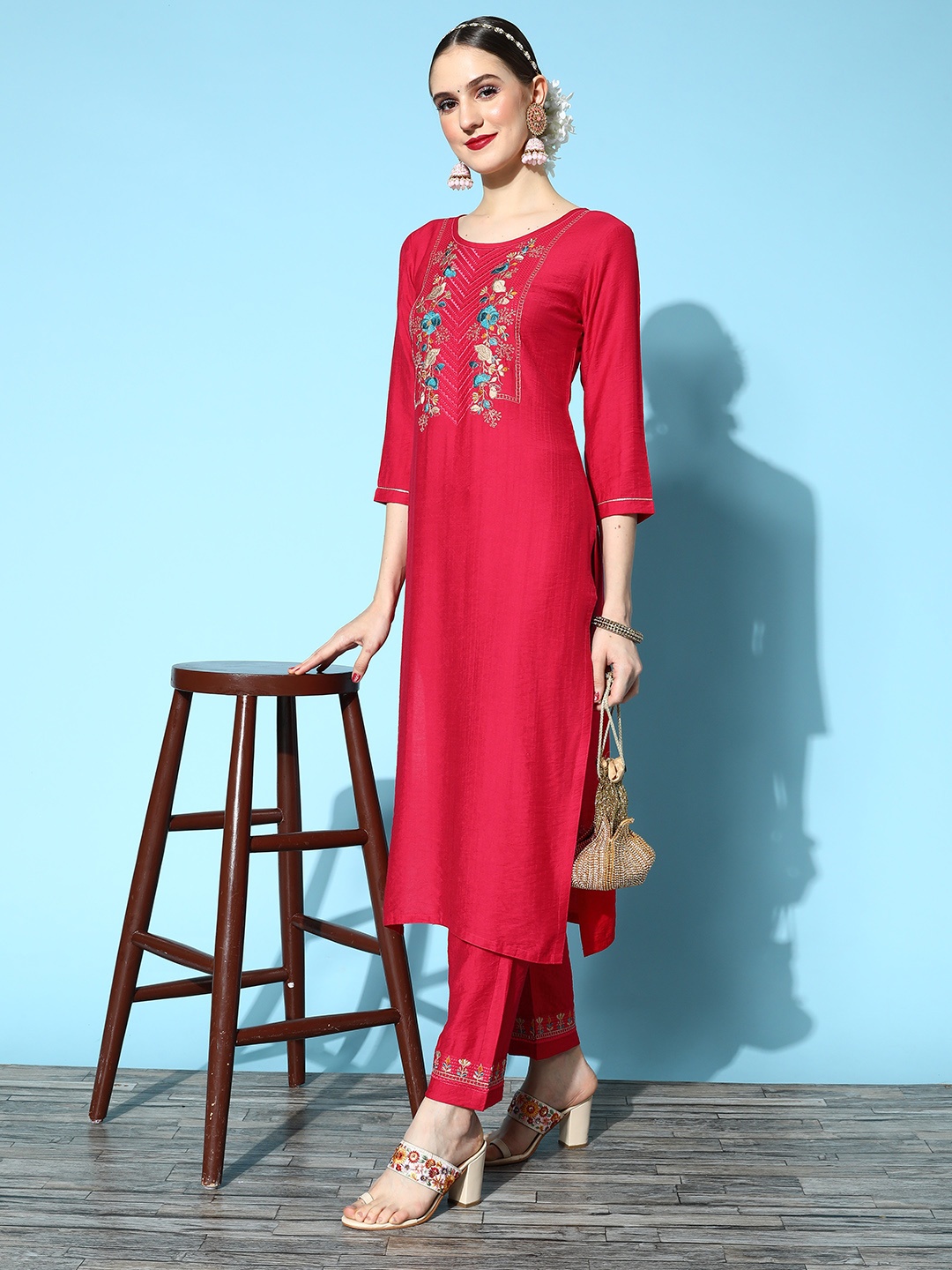 

SheWill Women Floral Viscose Rayon Hyper Texture Kurta Set, Red