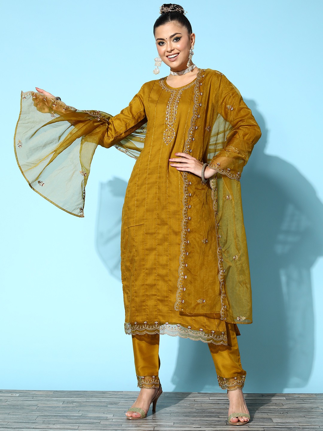 

SheWill Women Ethnic Motifs Silk Blend Hyper Texture Kurta Set, Mustard