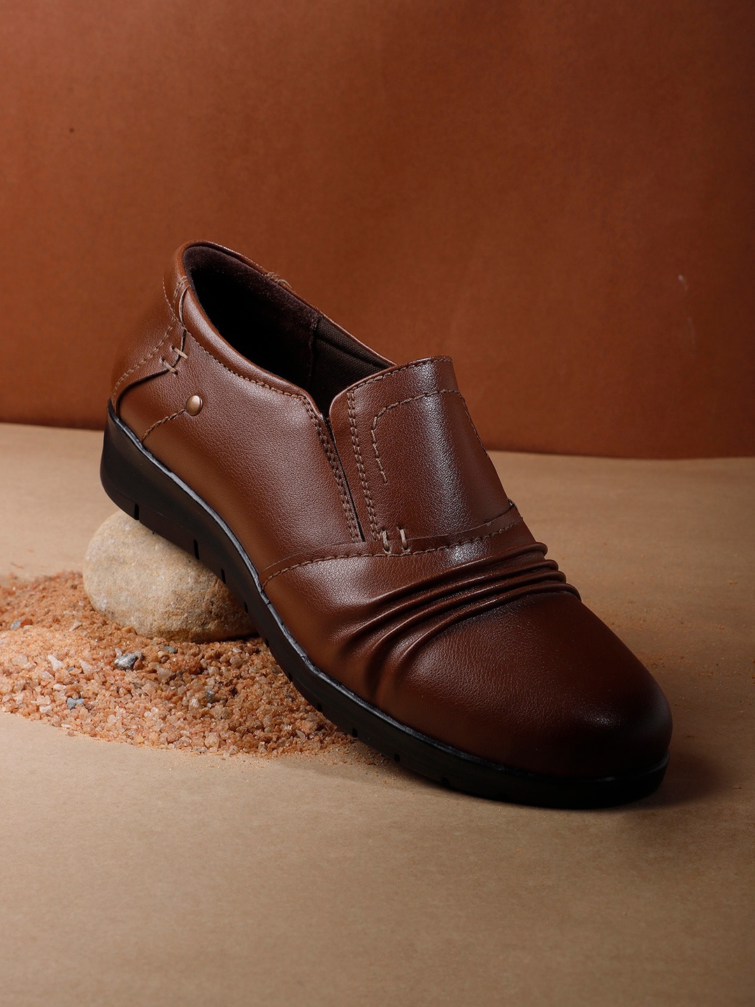 

ELLE Women Slip-On Sneakers, Tan