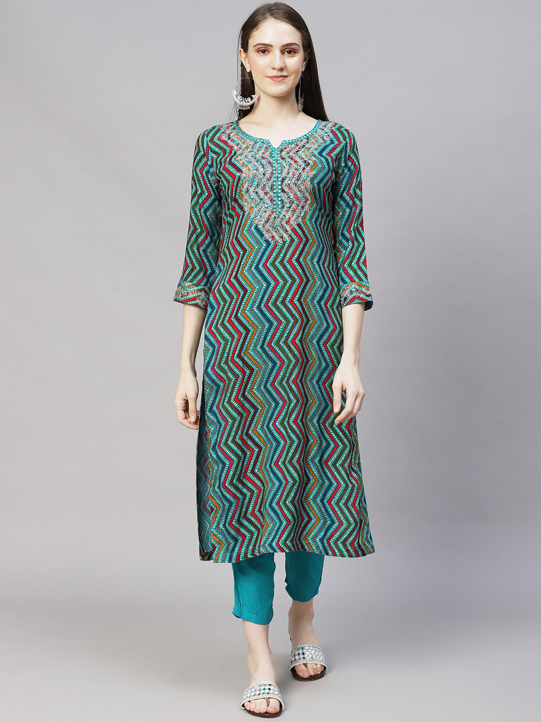 

FASHOR Women Multicolored Geometric Print Embroidered Yoke Straight Fit Kurta, Multi