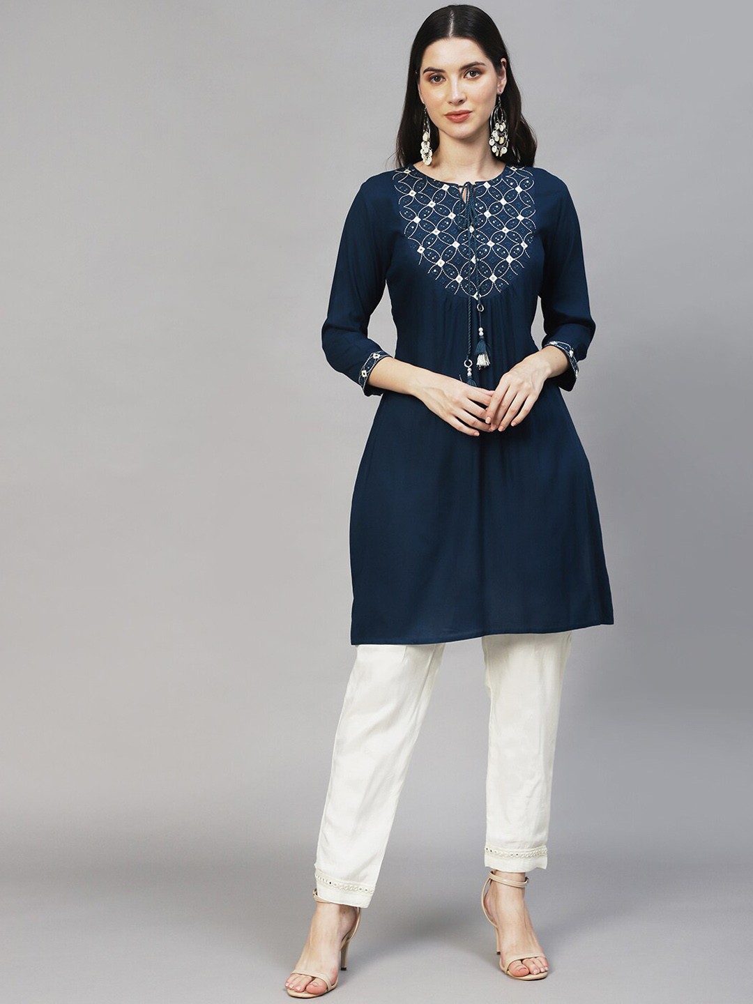 

FASHOR Women Blue Ethnic Motifs Embroidered Thread Work Kurta