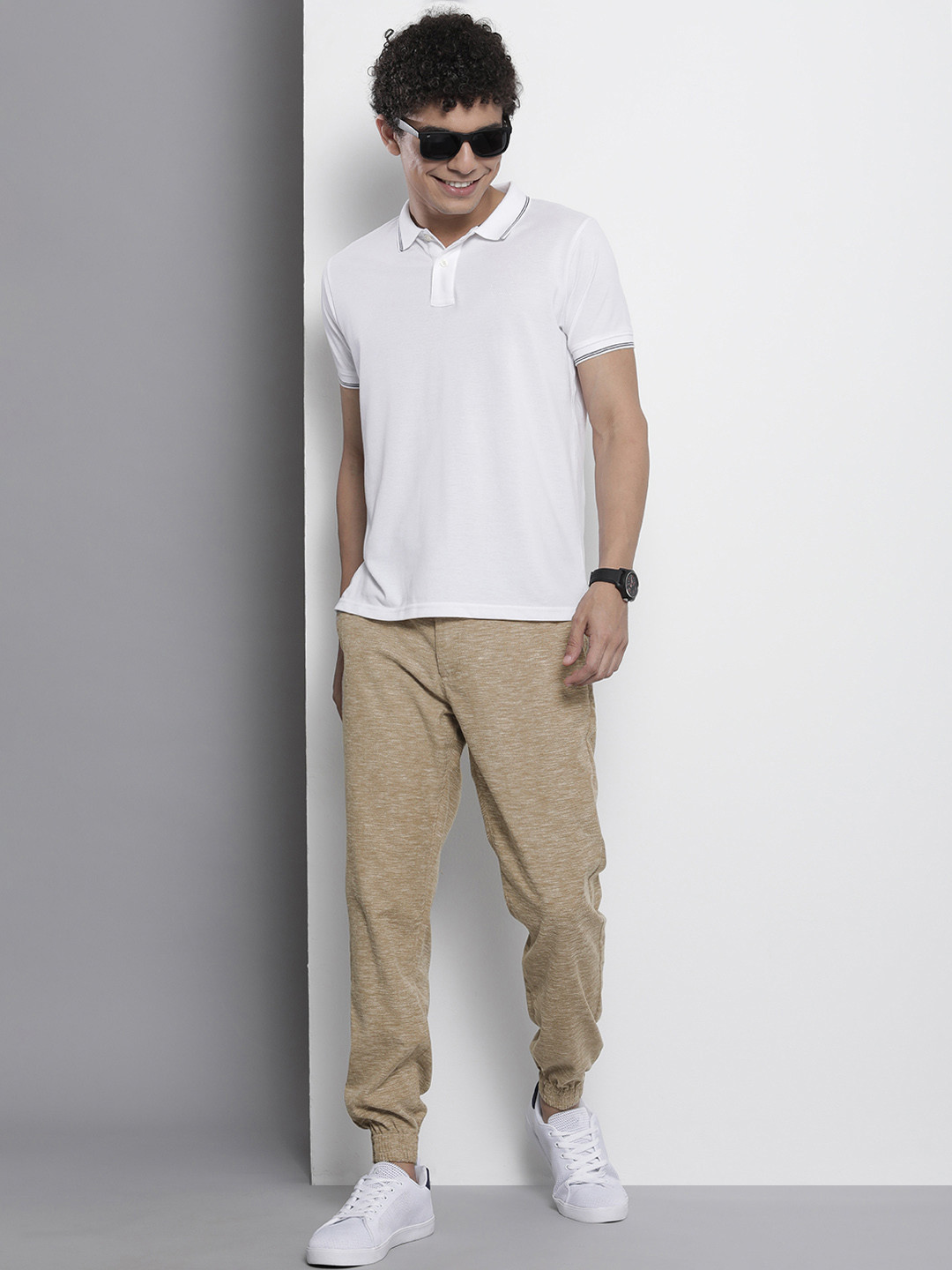 

The Indian Garage Co Men Slim Fit Joggers Trousers, Beige