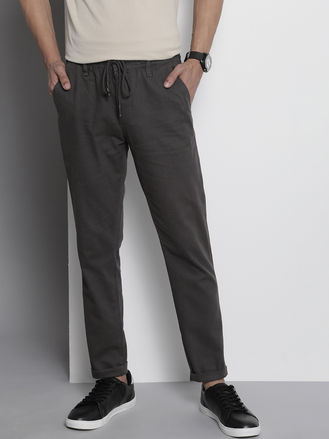 

The Indian Garage Co Men Charcoal Grey Solid Slim Fit Chinos