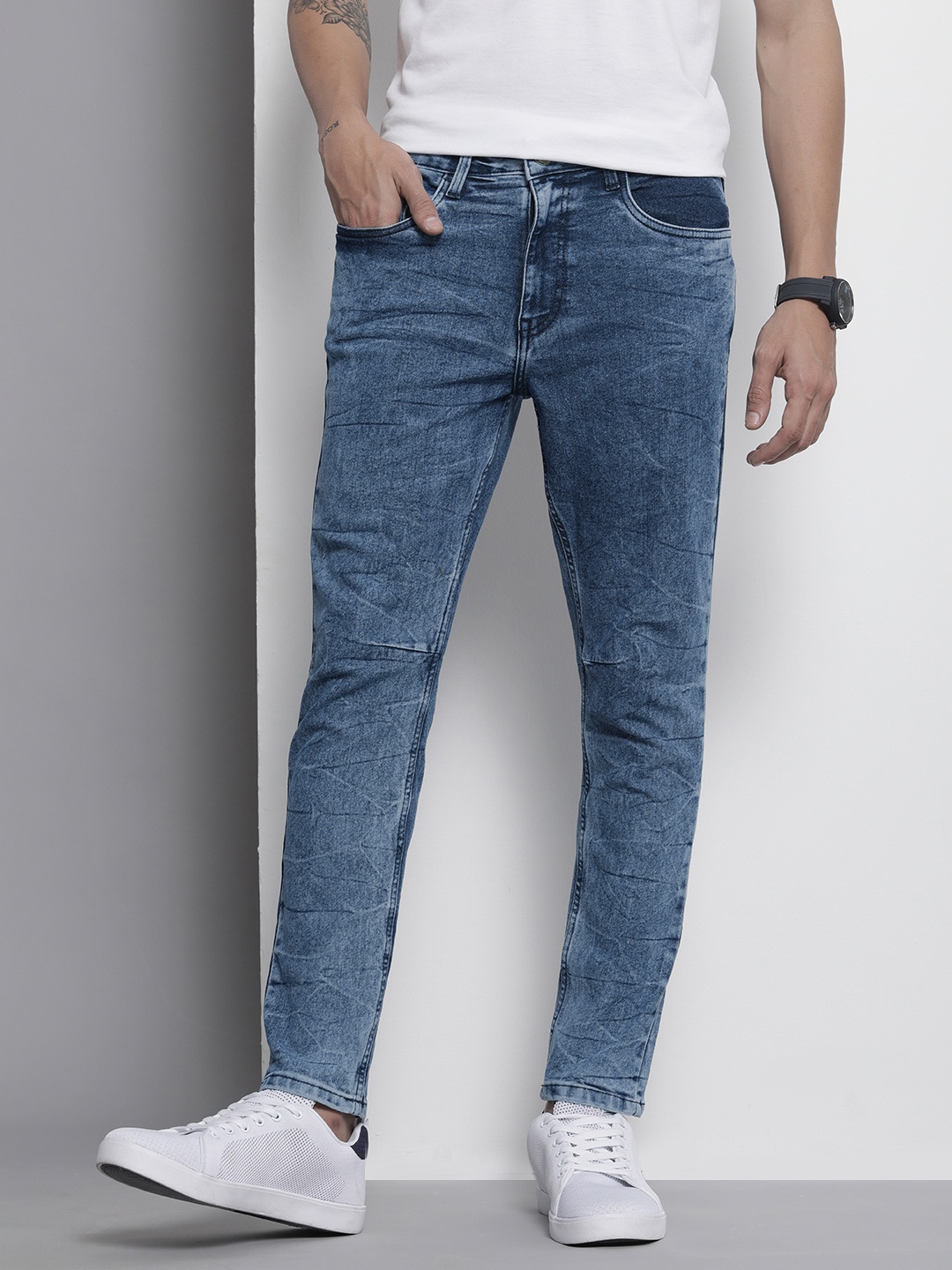 

The Indian Garage Co Men Carrot Fit Light Fade Stretchable Jeans, Blue