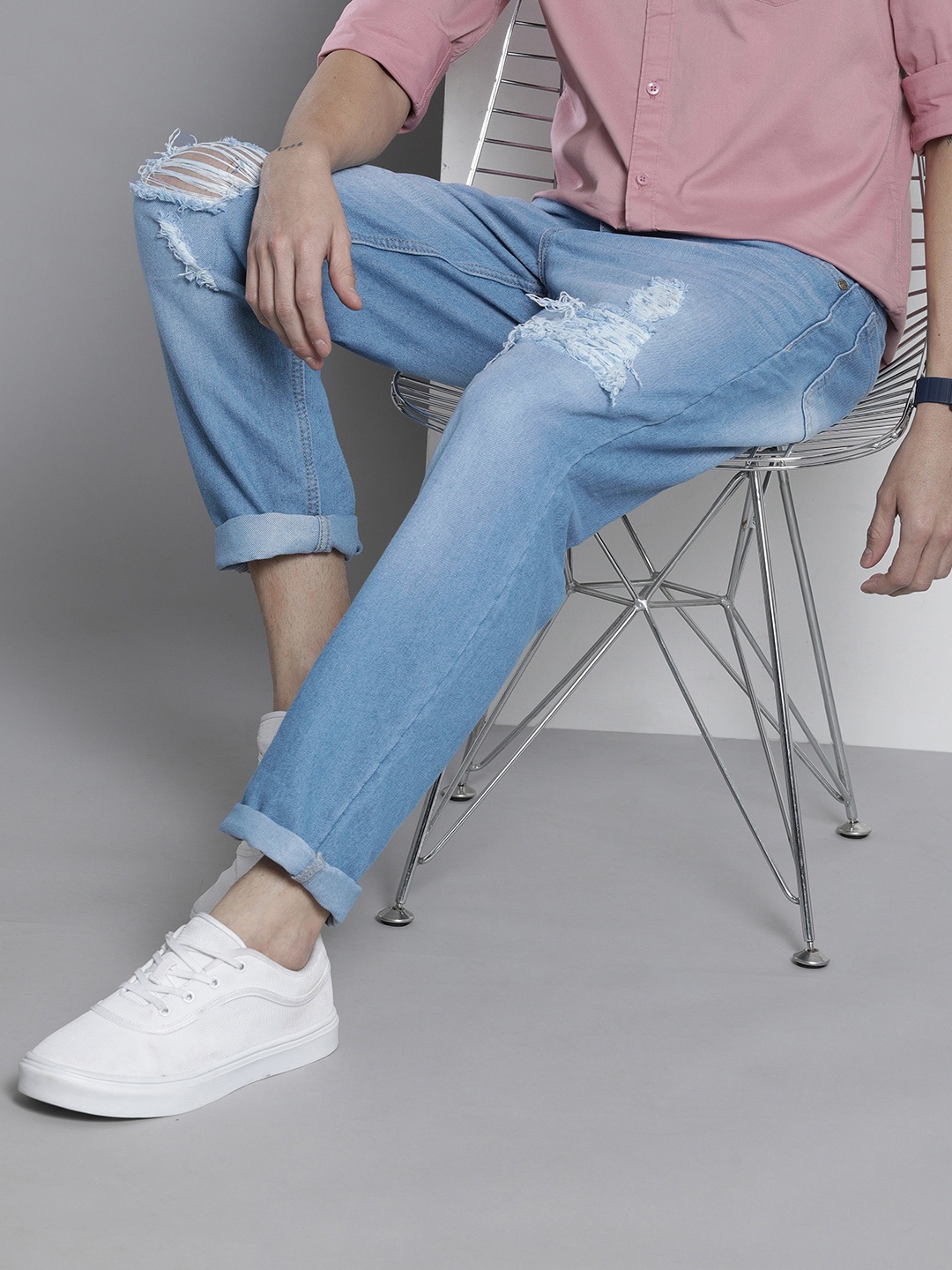 

The Indian Garage Co Men Mildly Distressed Light Fade Jeans, Blue
