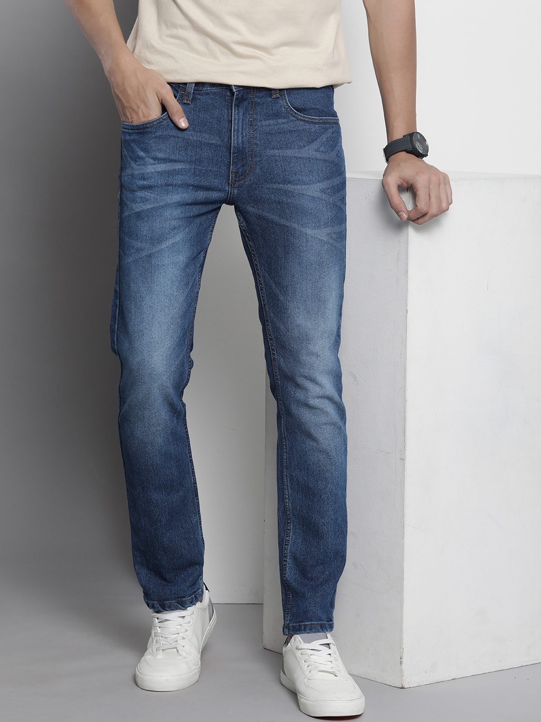 

The Indian Garage Co Men Straight Fit Light Fade Stretchable Jeans, Navy blue