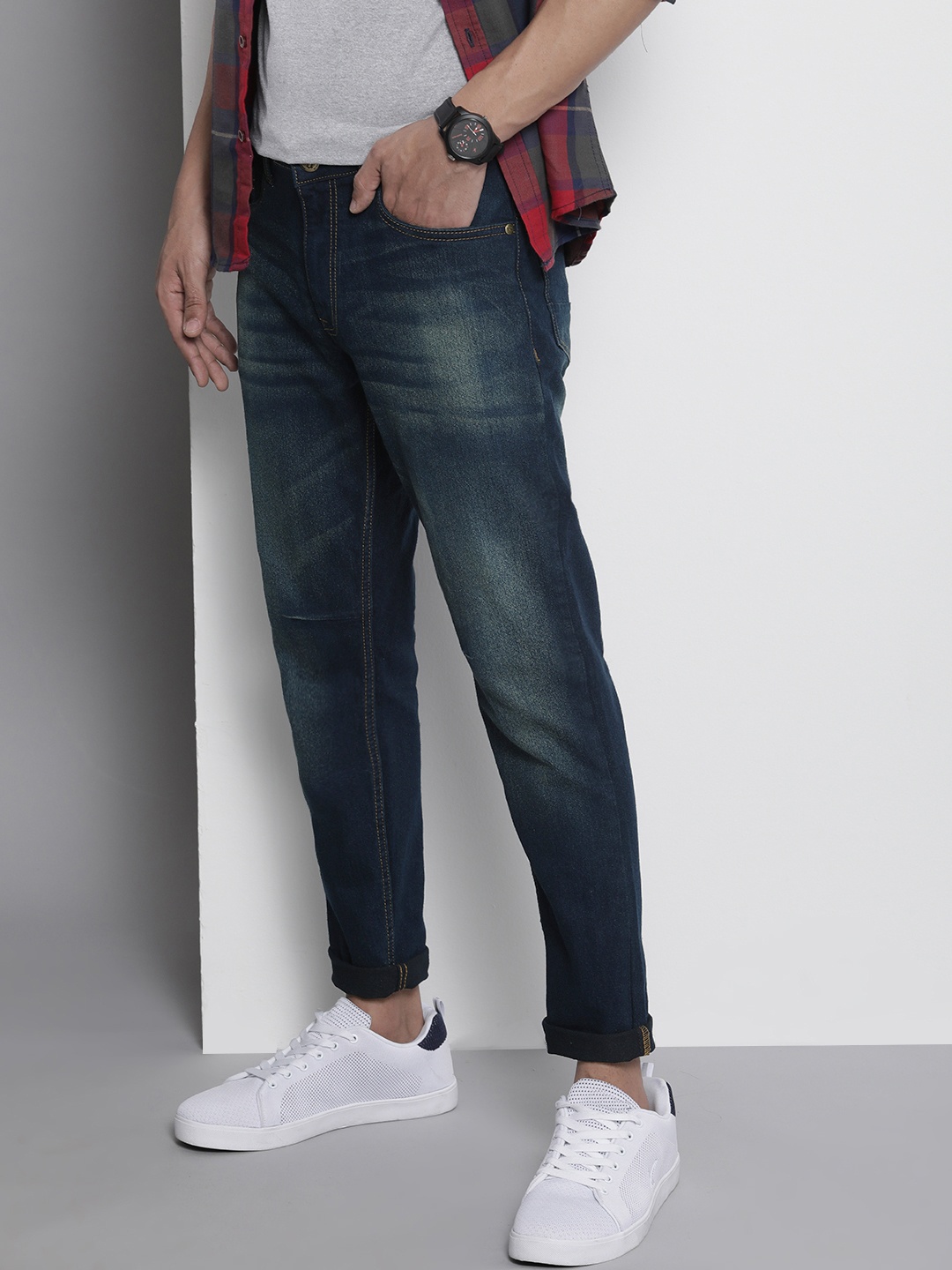 

The Indian Garage Co Men Carrot Fit Light Fade Stretchable Jeans, Blue