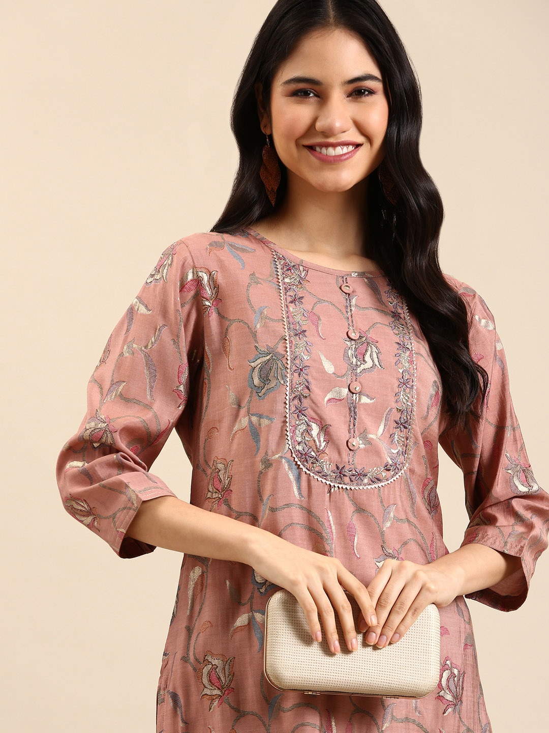 

SHOWOFF Women Mauve Floral Printed Thread Work Round Neck Straight Art Silk Kurta