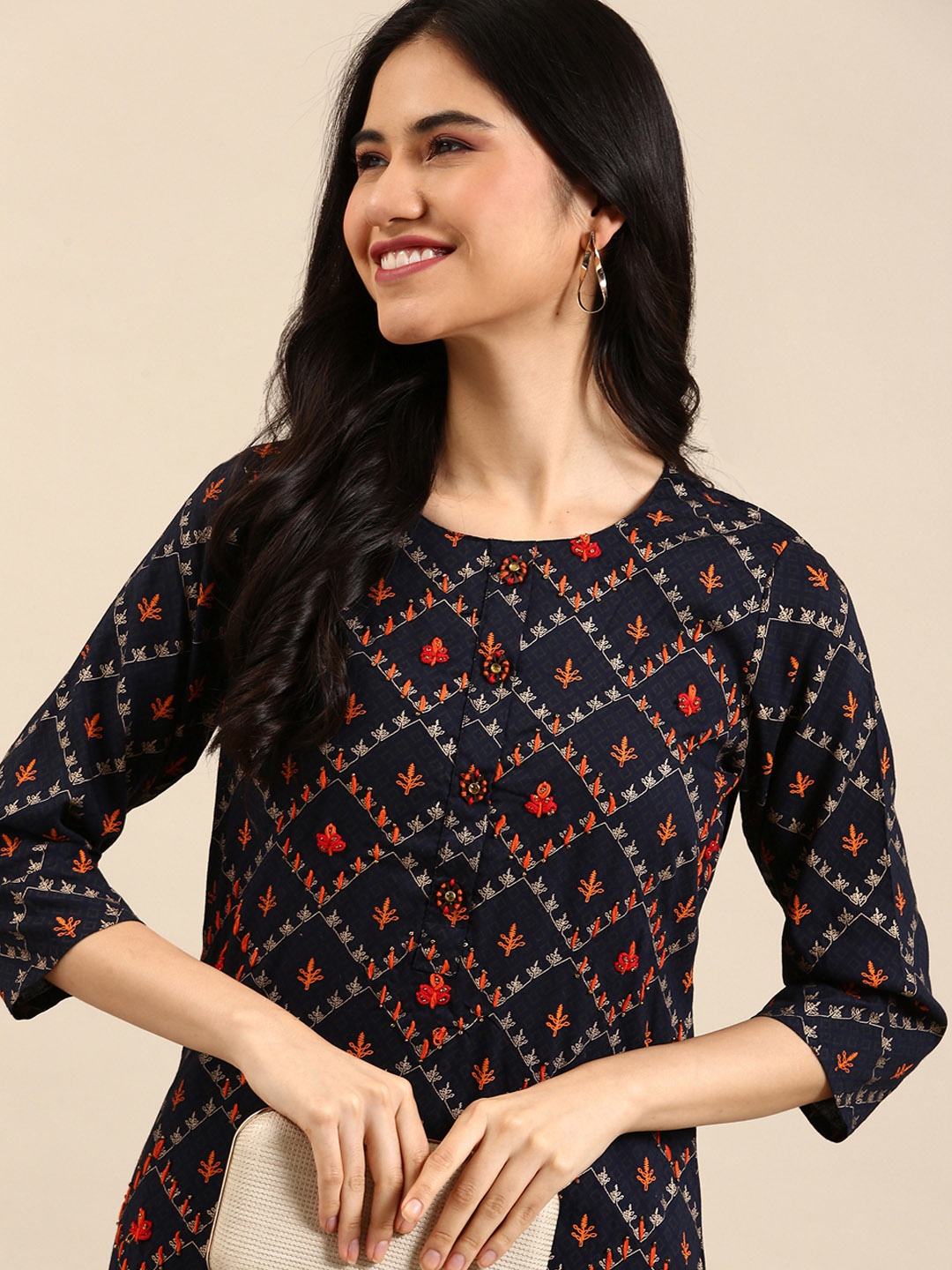 

SHOWOFF Women Black Floral Thread Work Kurta