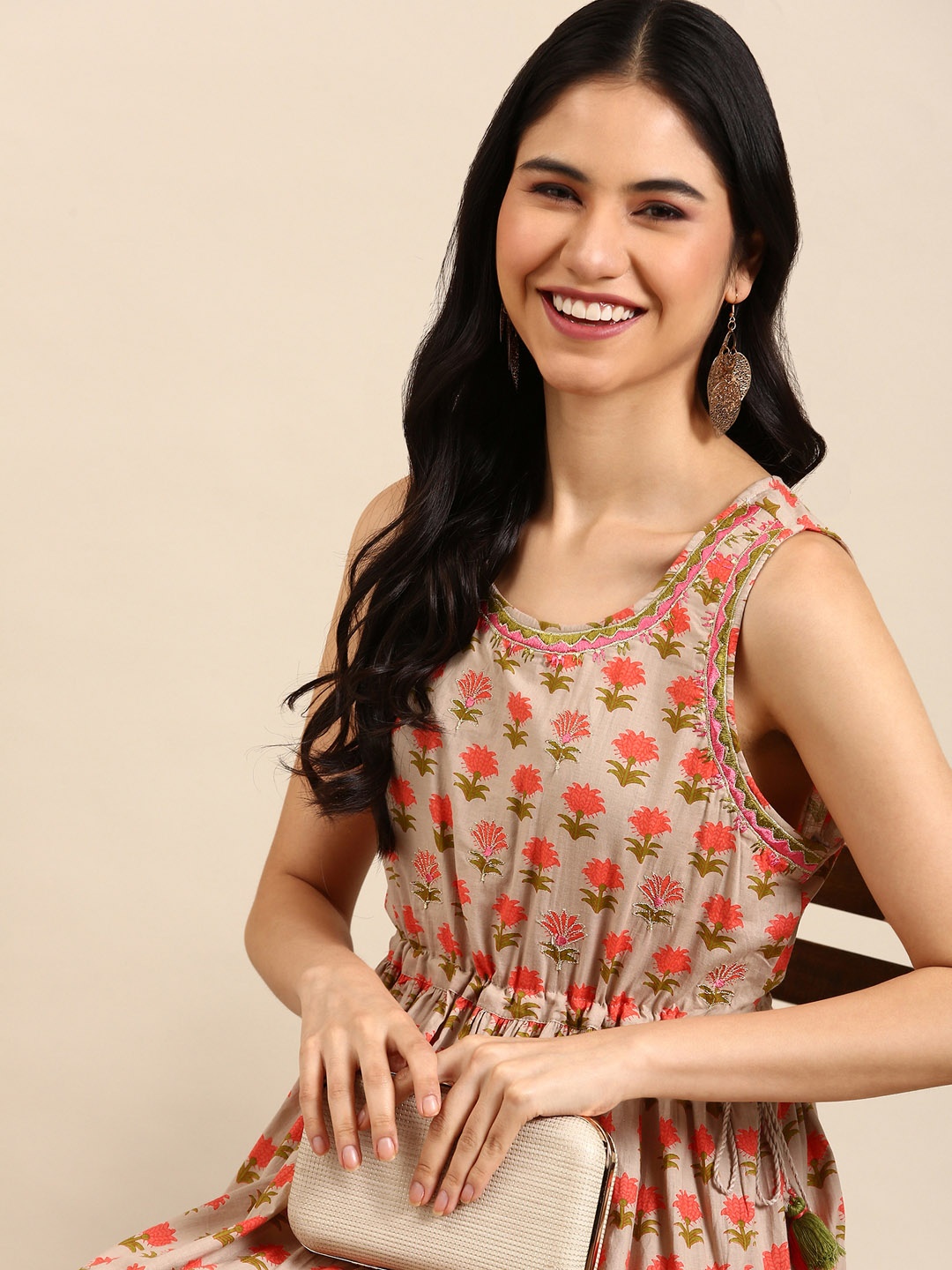 

SHOWOFF Women Beige Floral Embroidered Floral Anarkali Kurta