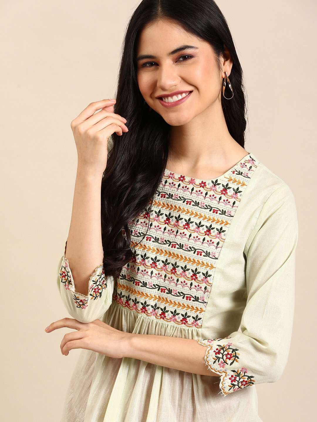 

SHOWOFF Women Cream-Coloured Embroidered Thread Work Kurta