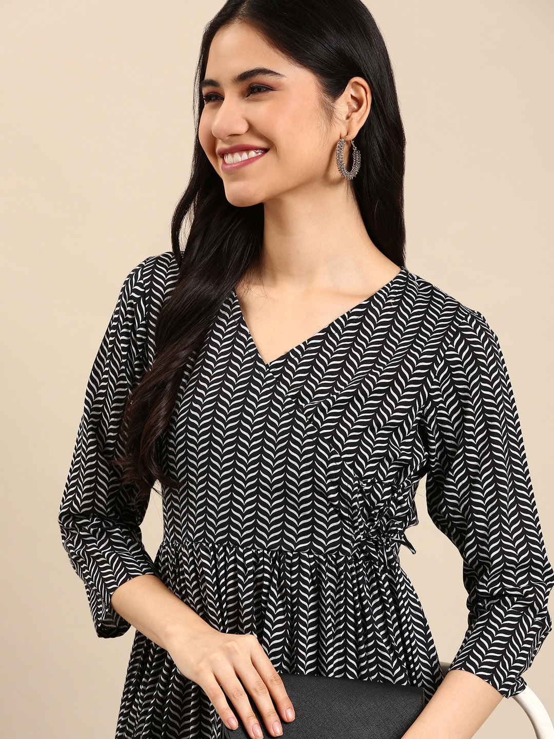 

SHOWOFF Women Navy Blue Geometric Printed Kurta