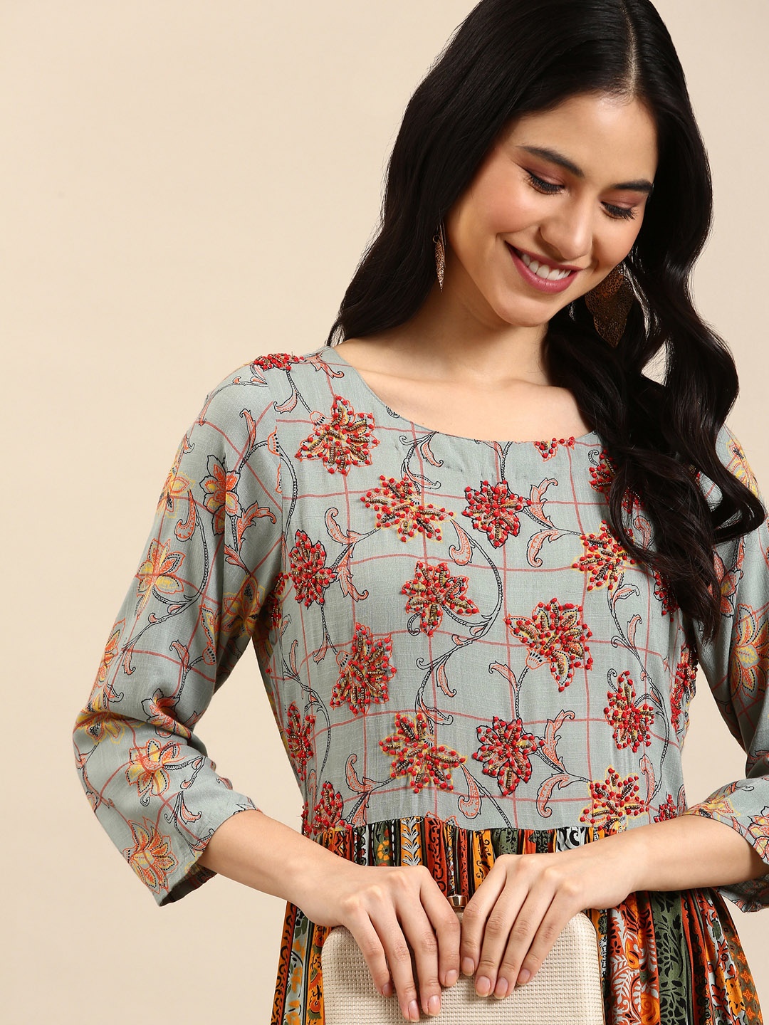 

SHOWOFF Women Grey & Maroon Floral Embroidered Thread Work Block Print Kurta
