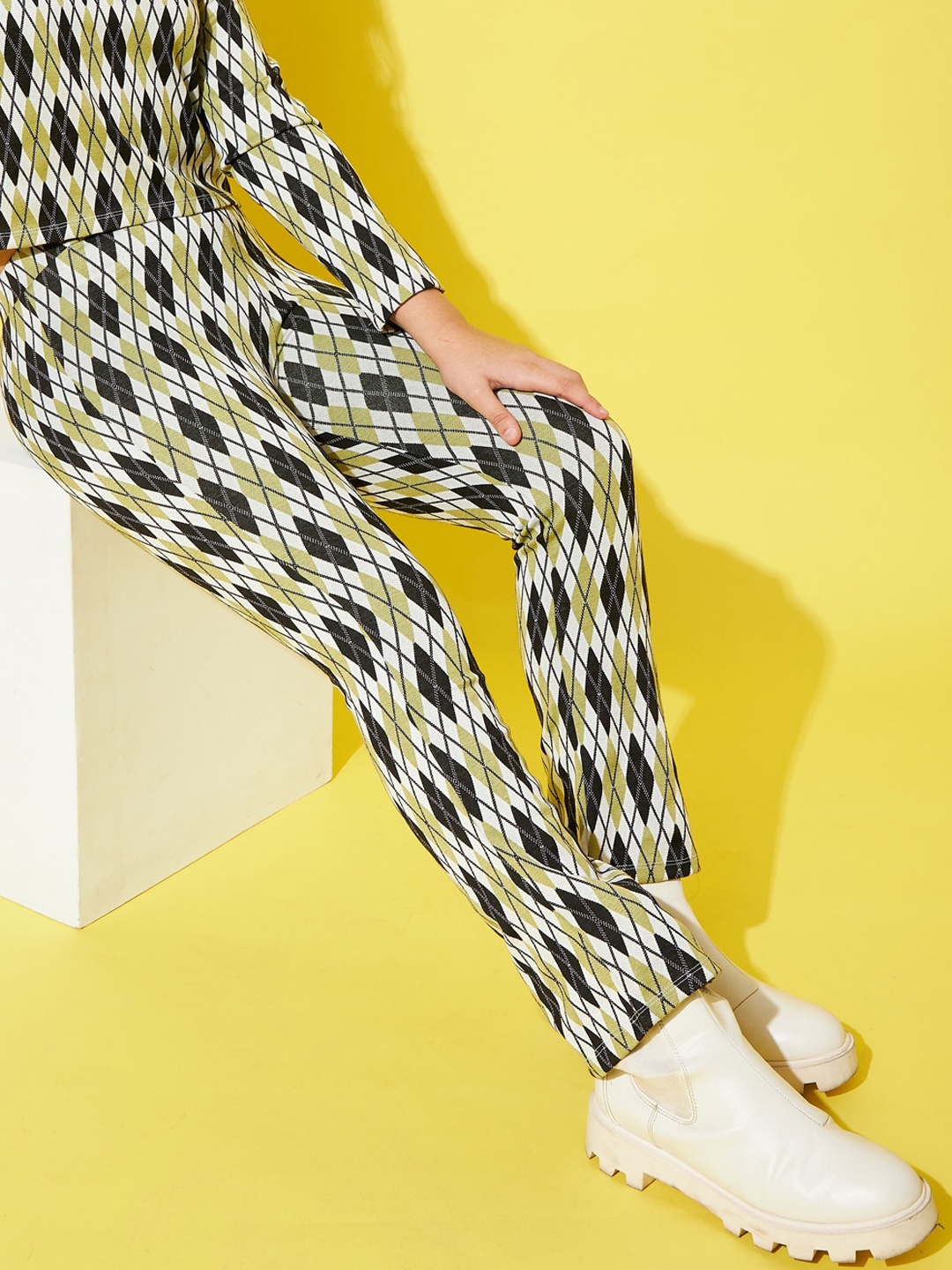 

Noh Voh - SASSAFRAS Girls Green Printed High-Rise Trousers