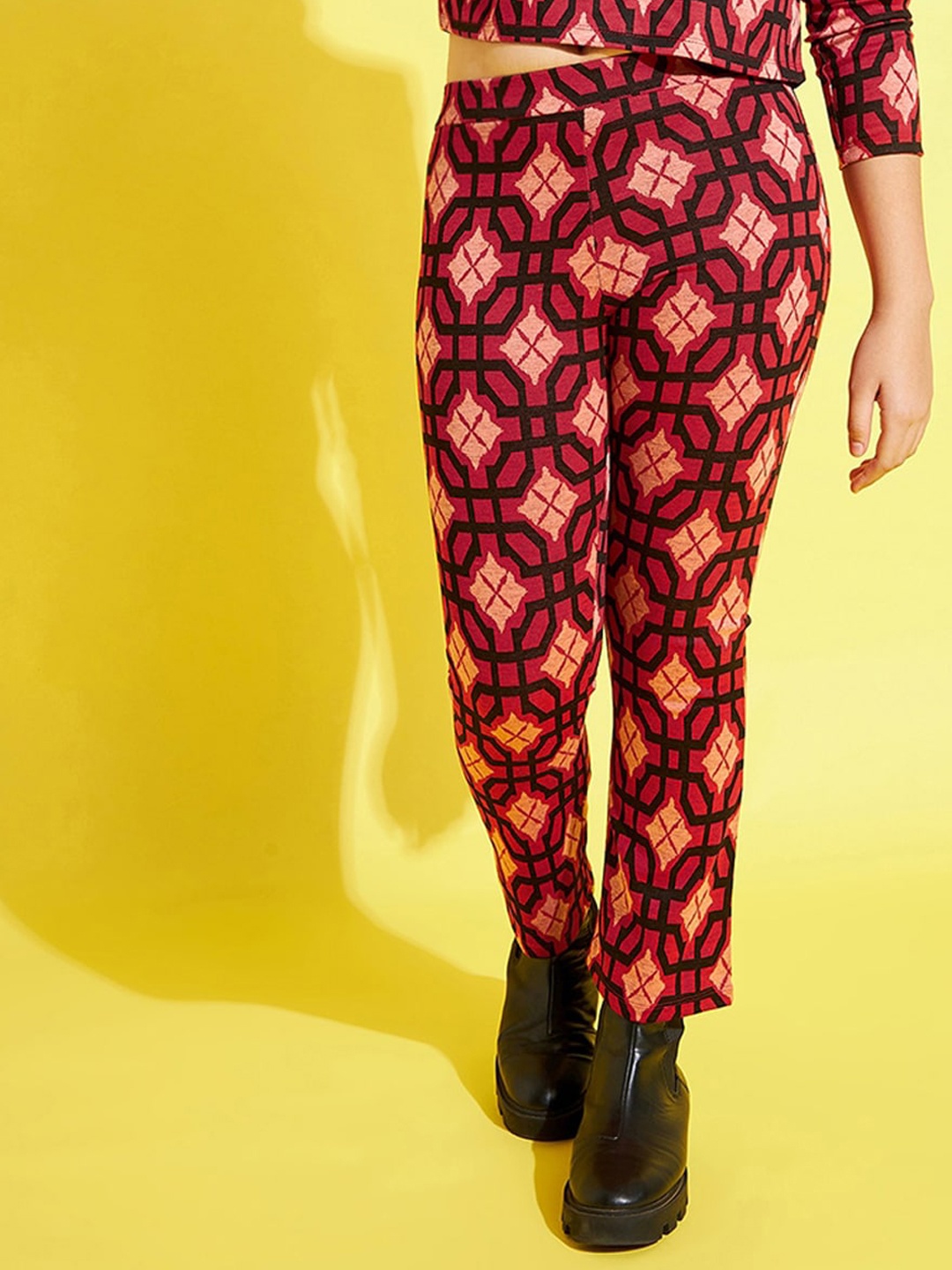 

Noh Voh - SASSAFRAS Kids Girls Red Printed High-Rise Trousers