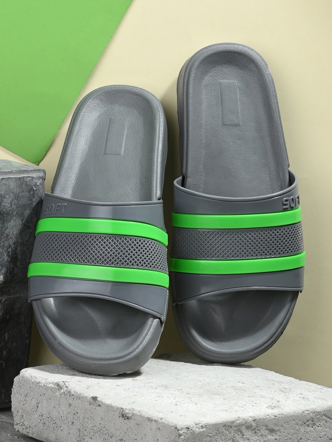 

MANSAMUSA Men Grey & Green Striped Croslite Sliders