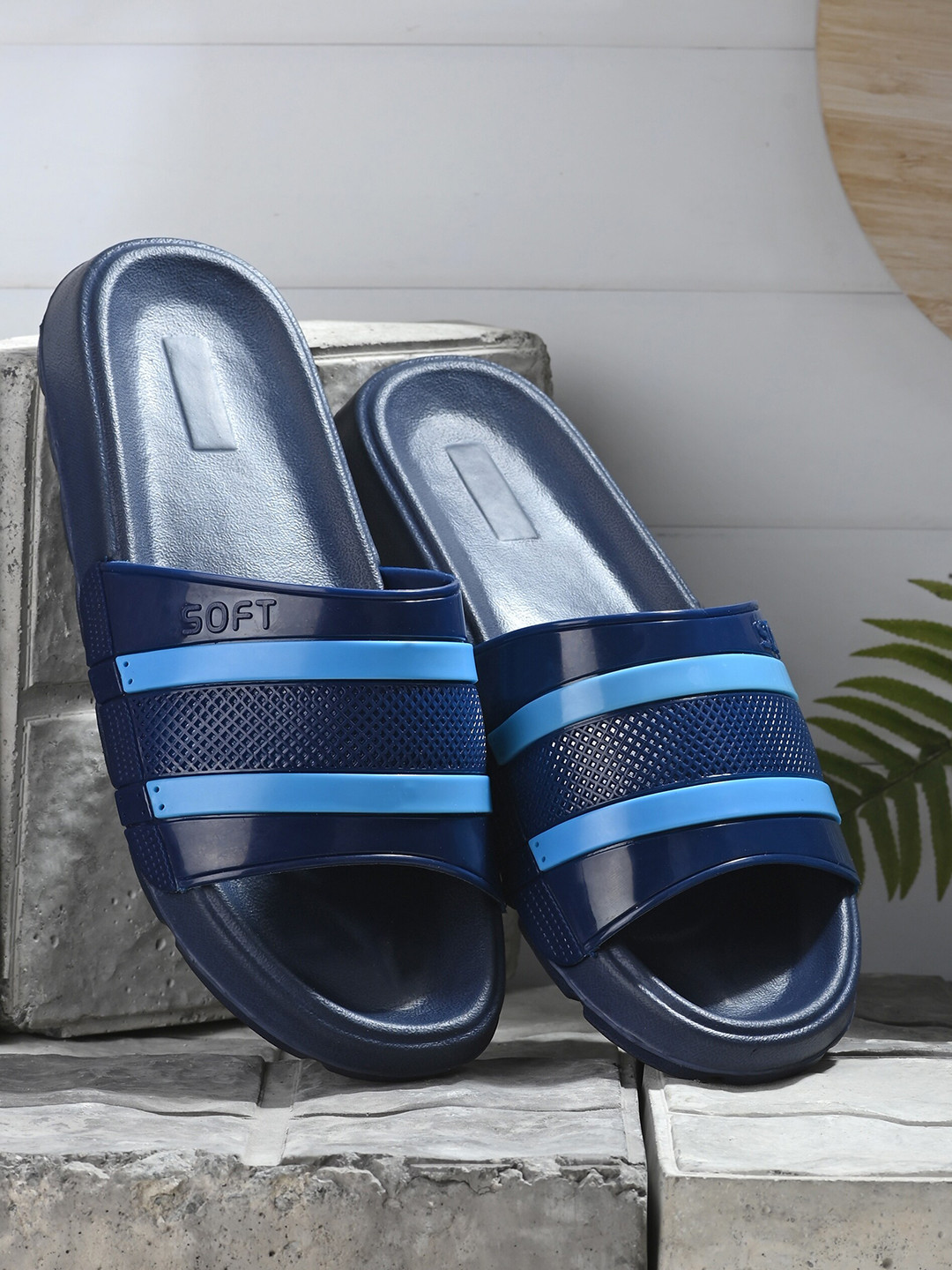 

MANSAMUSA Men Blue Striped Croslite Sliders