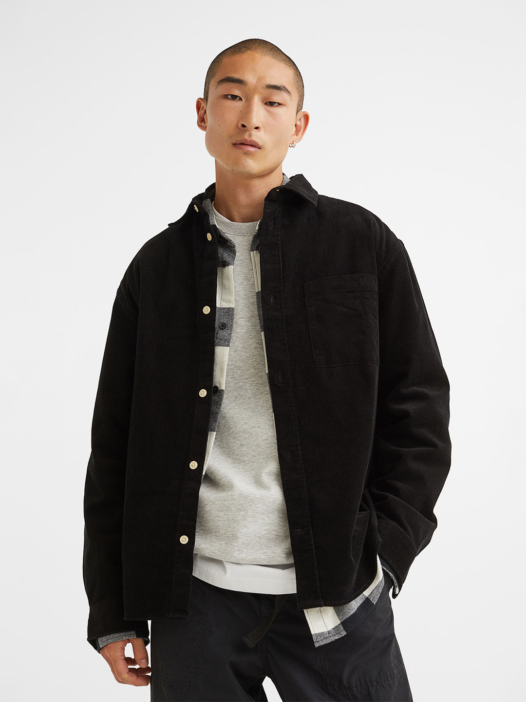 

H&M Men Black Cotton Solid Relaxed Fit Corduroy Shirt