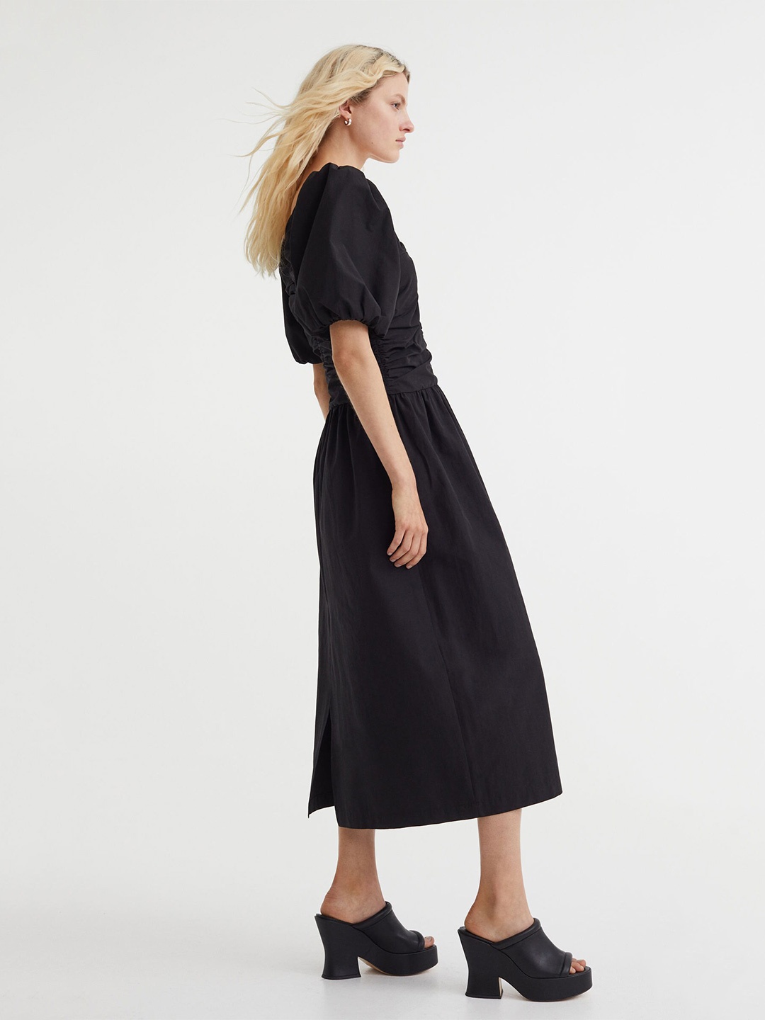 

H&M Women Black Solid V-Neck Gathered Puff Sleeved Dress