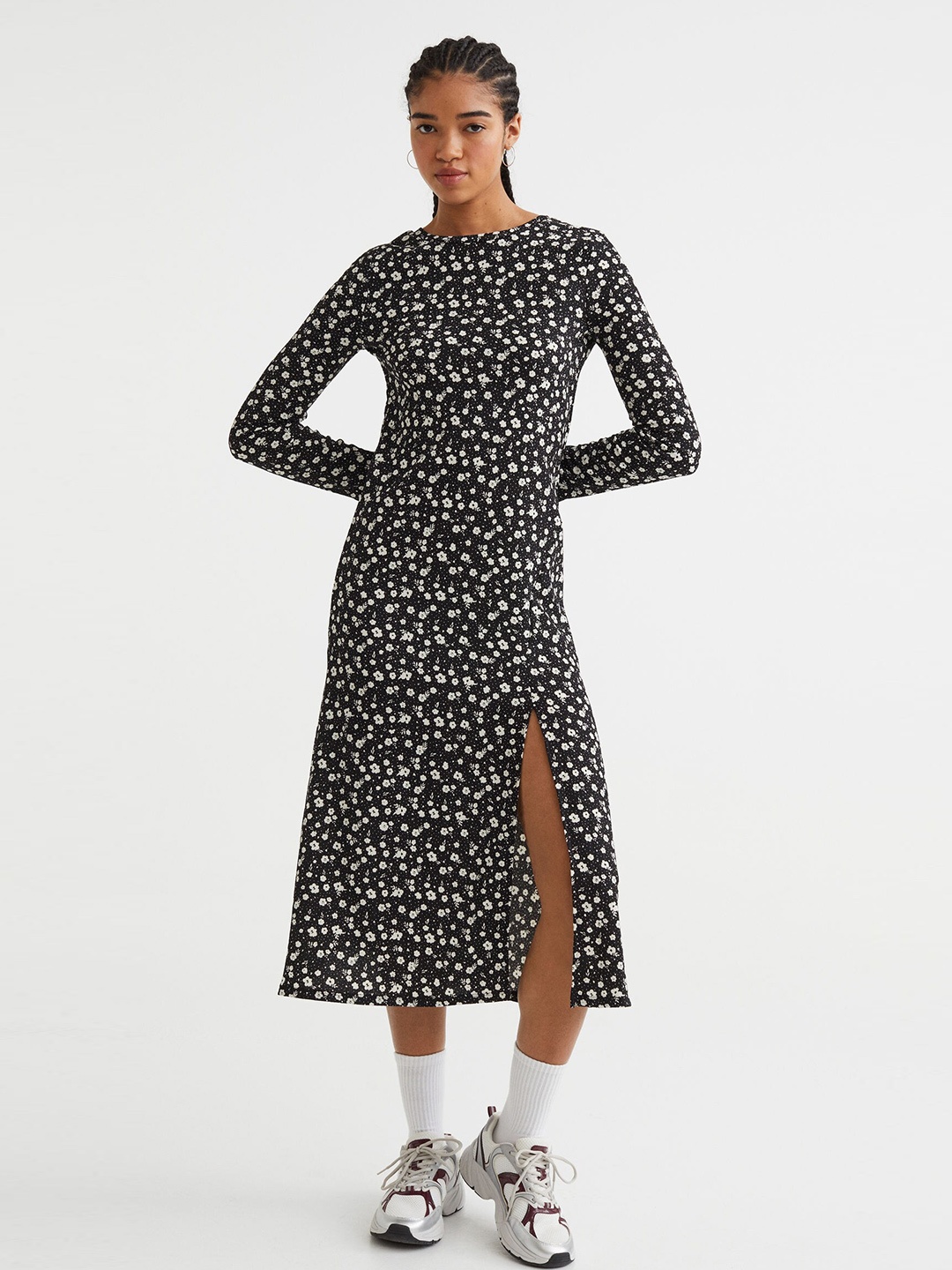 

H&M Black & White Floral Print Crinkled Jersey Dress