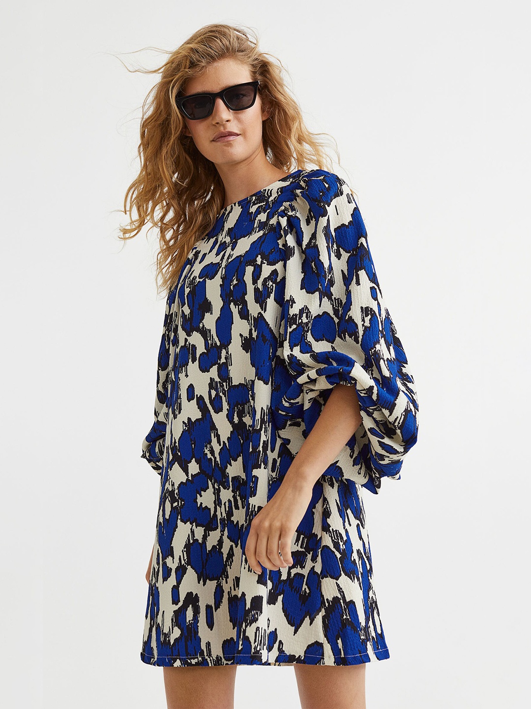 

H&M Off-White & Blue Printed Short Textured-Knit Dress