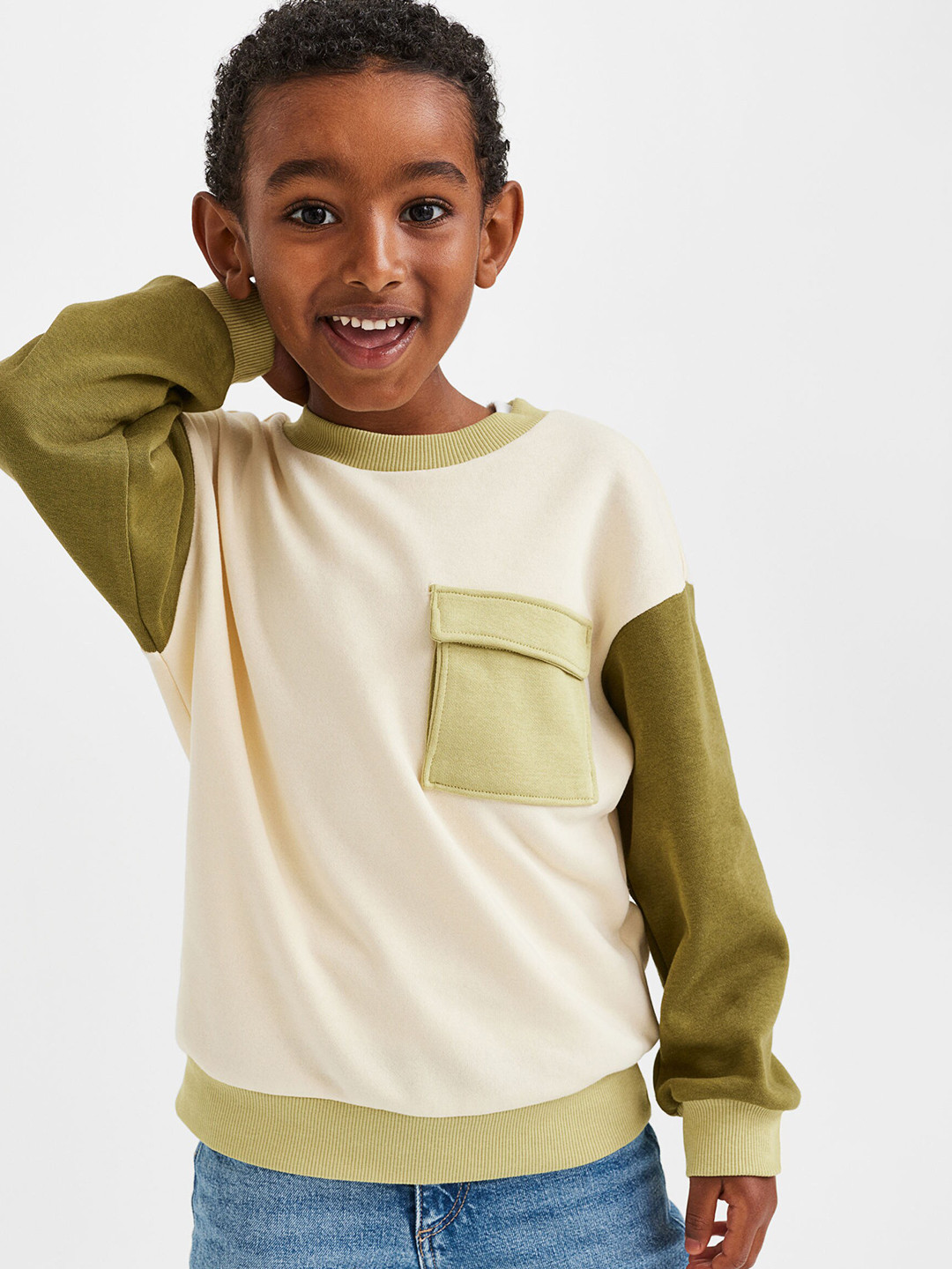 

H&M Boys Colourblocked Oversized Sweatshirt, White
