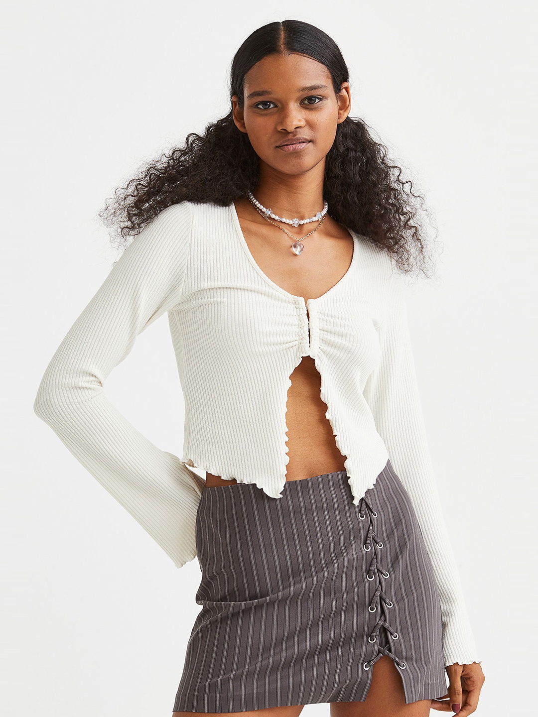 

H&M White V-Neck Long-Sleeved Top