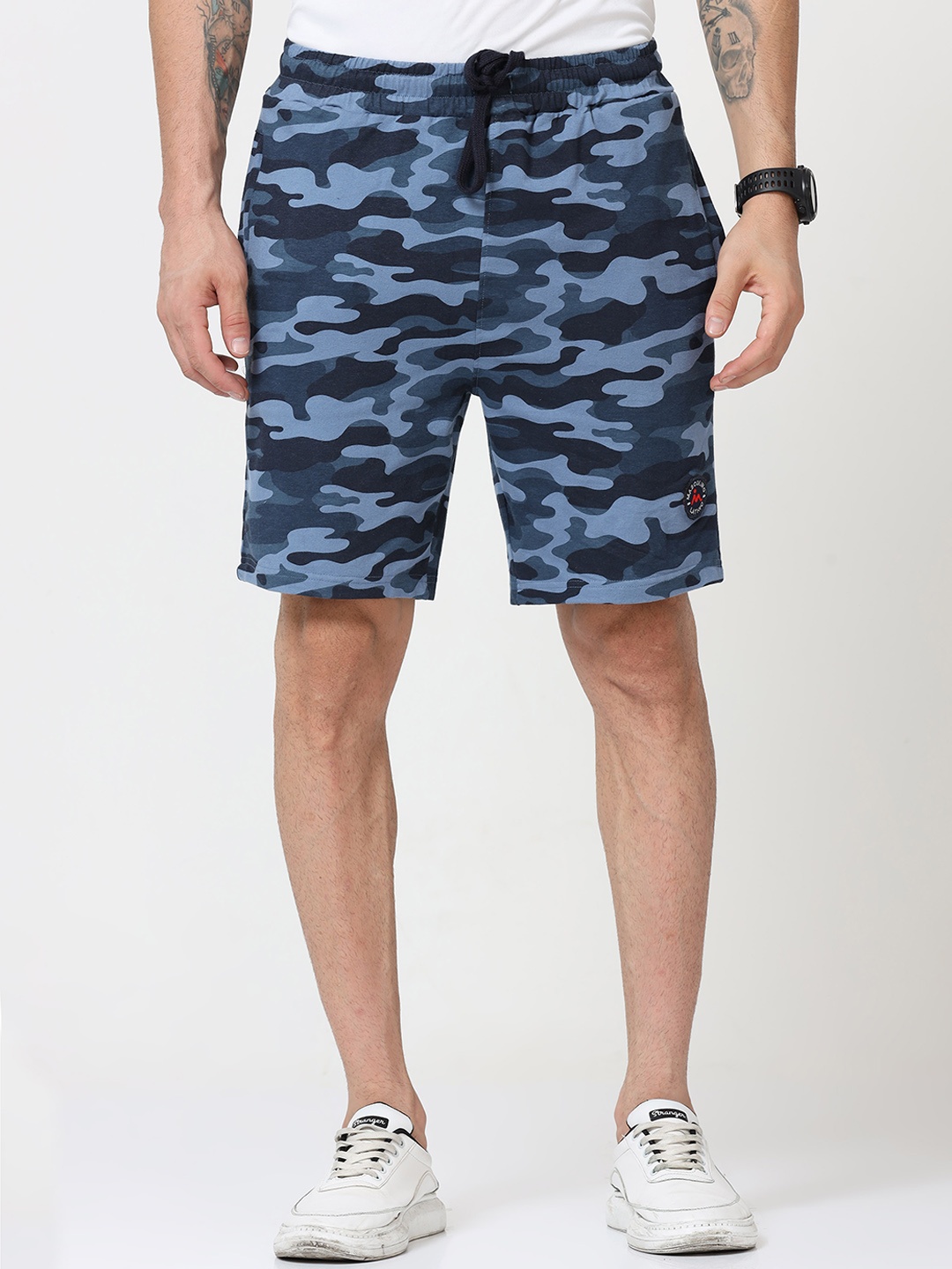 

Masculino Latino Men Mid-Rise Camouflage Printed Cotton Shorts, Blue