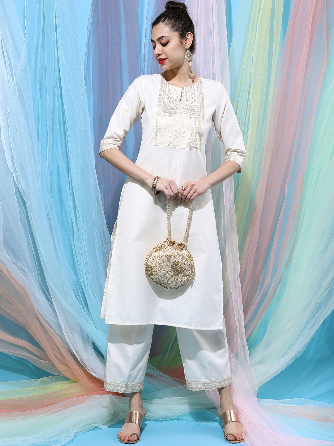 

Vishudh Women Cream-Coloured Ethnic Motifs Yoke Design Kurta with Palazzos