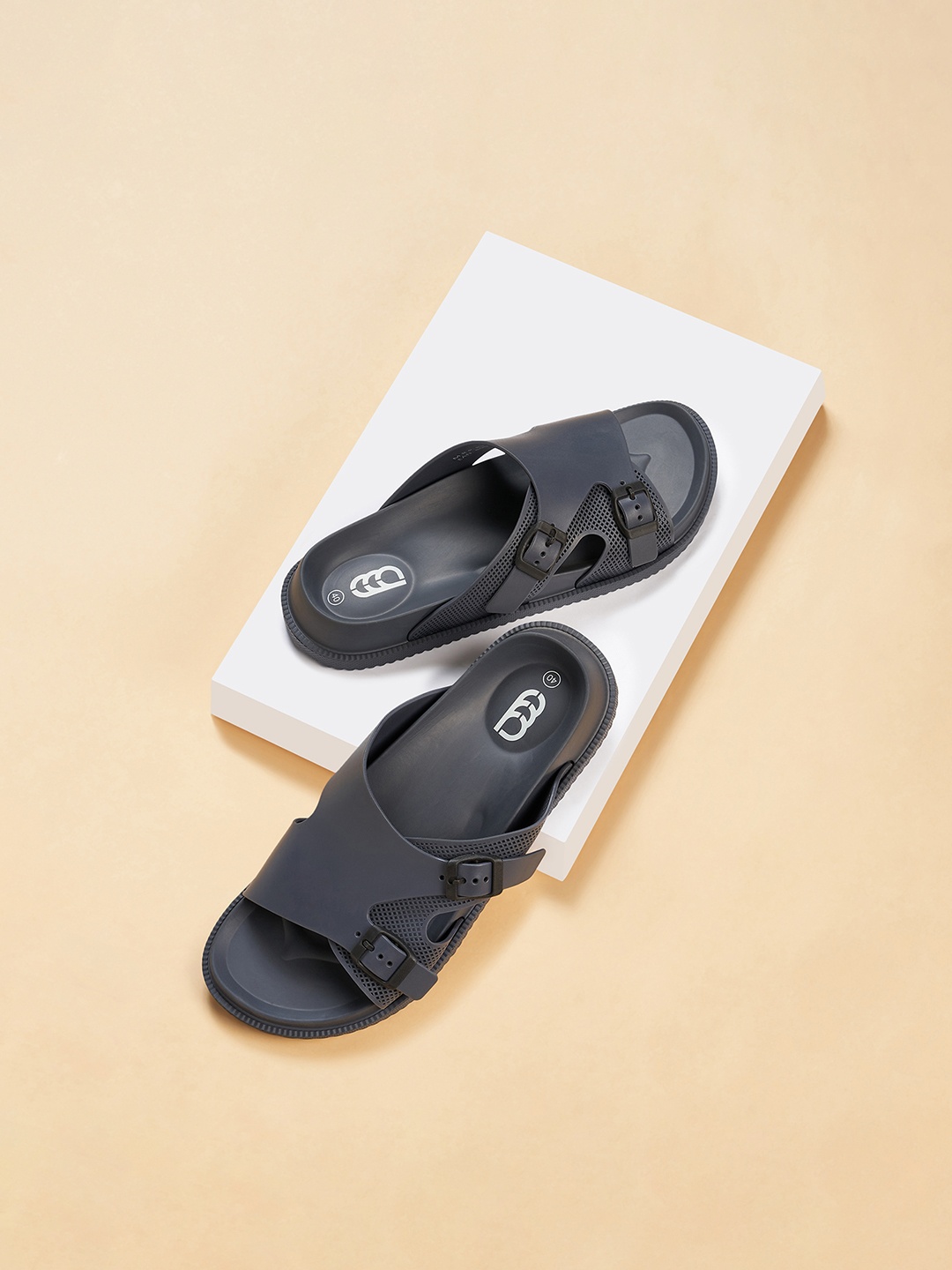 

Ajile by Pantaloons Men Grey Rubber Slip-On