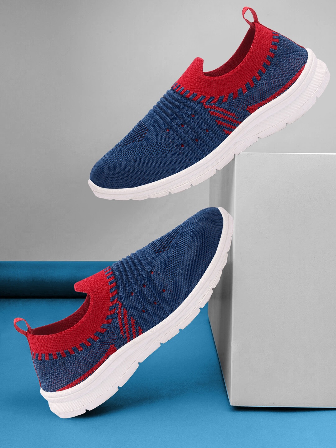 

YK Boys Colourblocked Lightweight Slip-On Sneakers, Blue