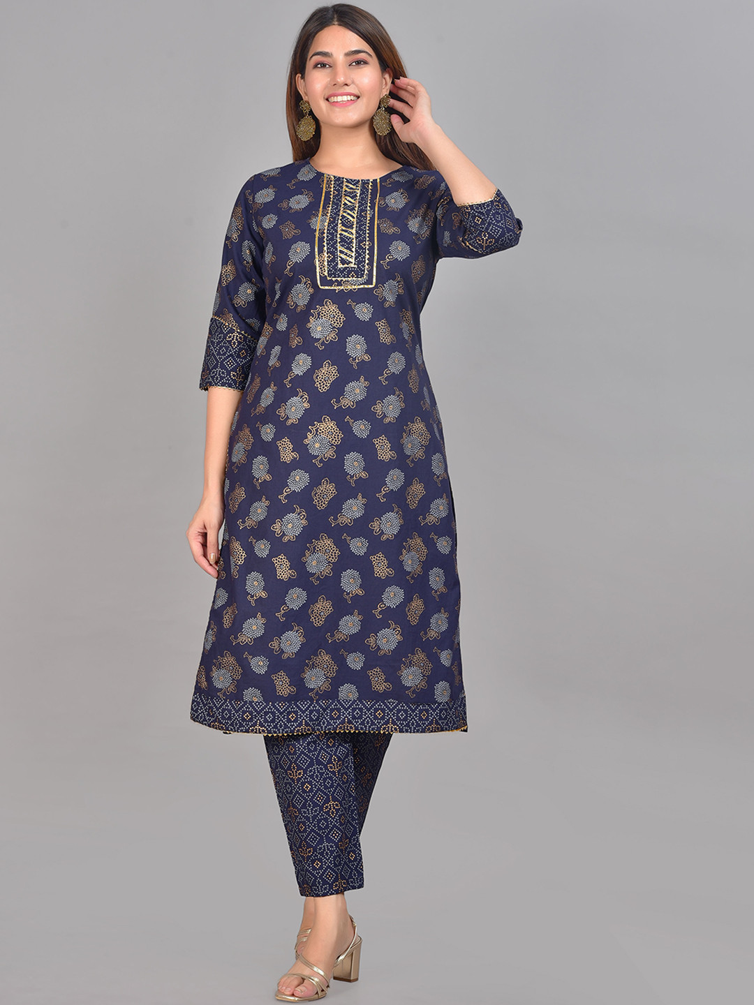 

Senyora Women Navy Blue Floral Printed Kurta with Trousers