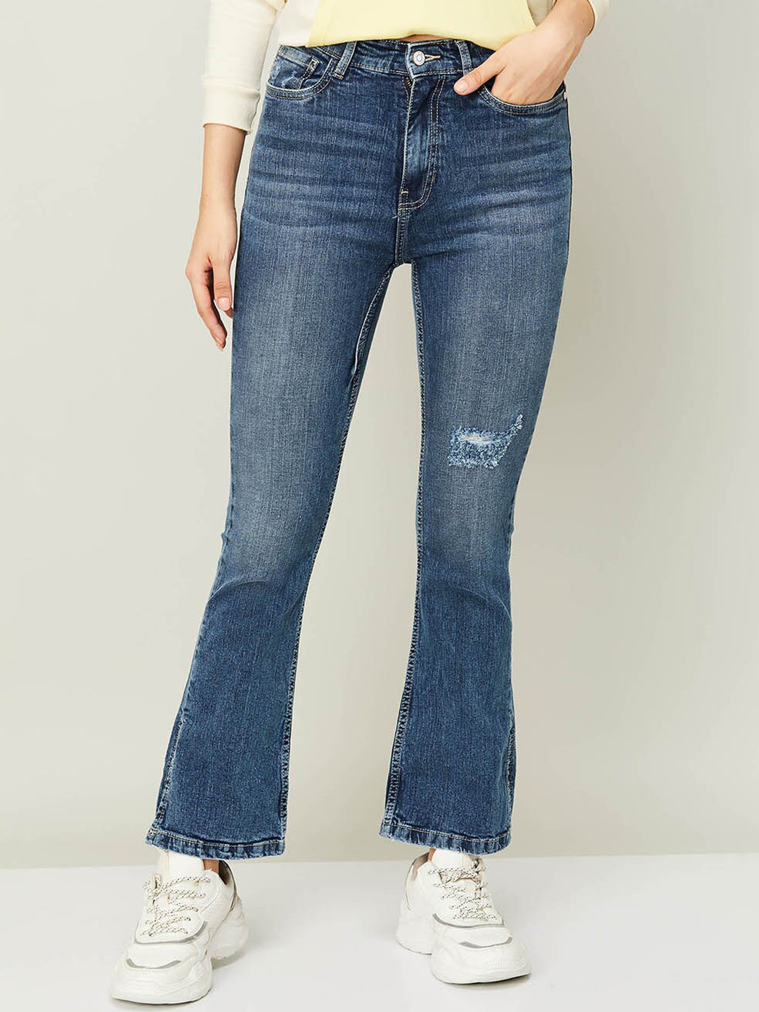 

Ginger by Lifestyle Women Bootcut Low Distress Light Fade Jeans, Blue
