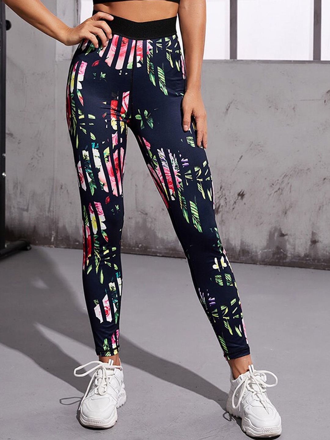 

URBANIC Women Floral Printed Gym Tracksuit, Navy blue