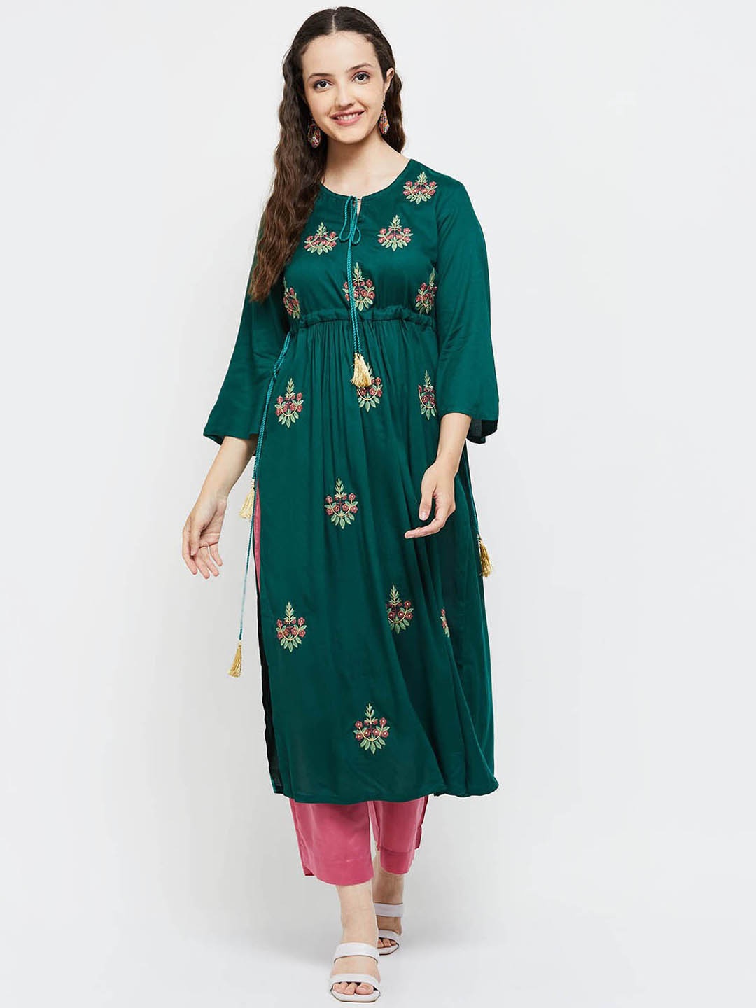 

max Women Green Embroidered Keyhole Neck Thread Work Kurta