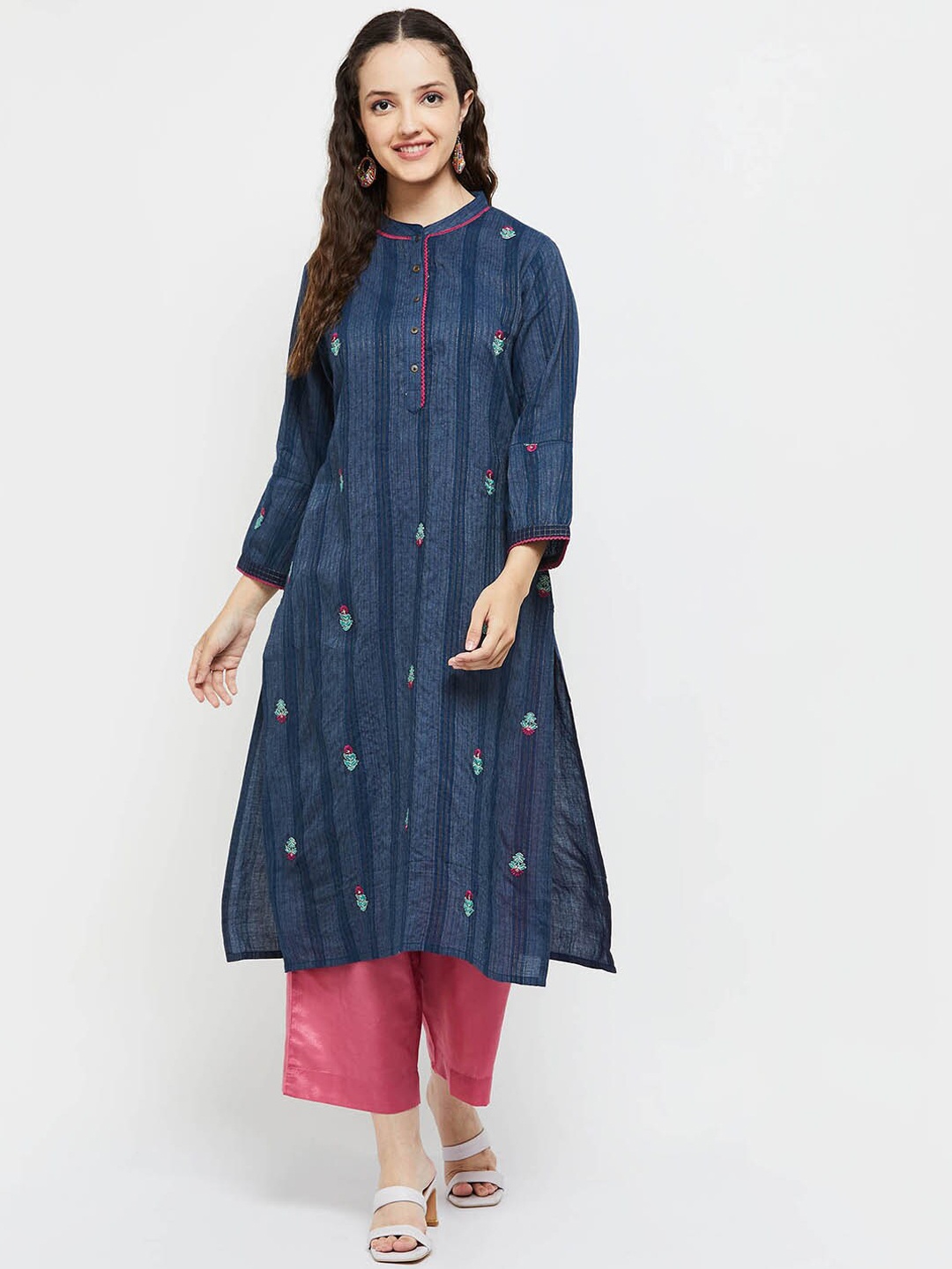 

max Women Blue Embroidered Kurta