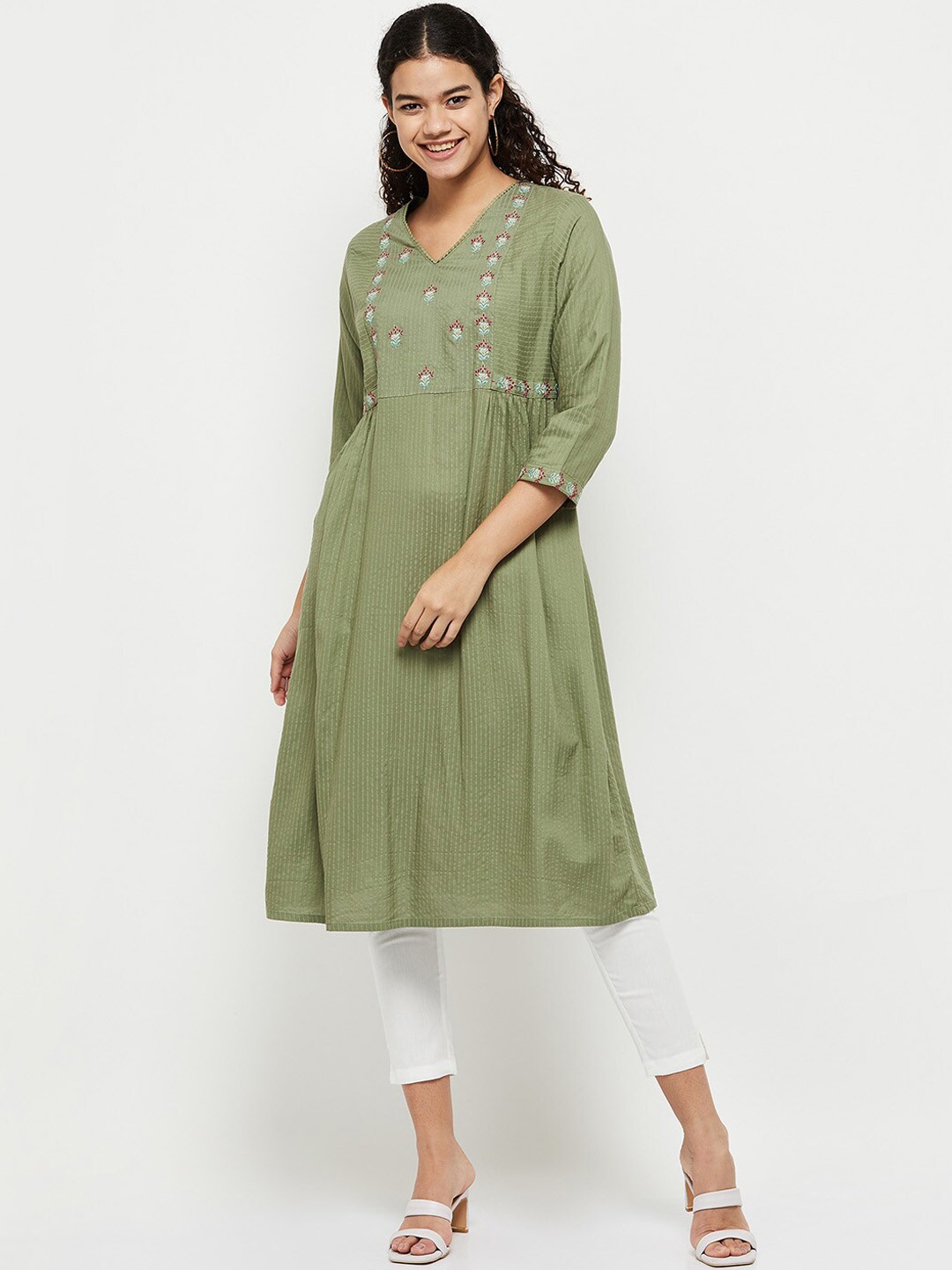 

max Women Green Floral Embroidered Anarkali Kurta