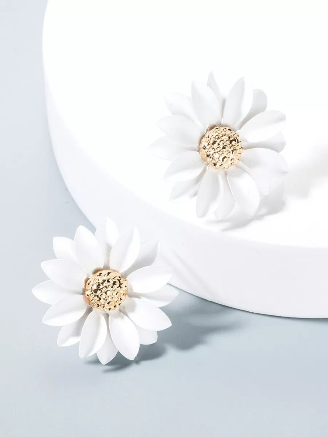 

AVANT-GARDE PARIS Floral Studs Earrings, White